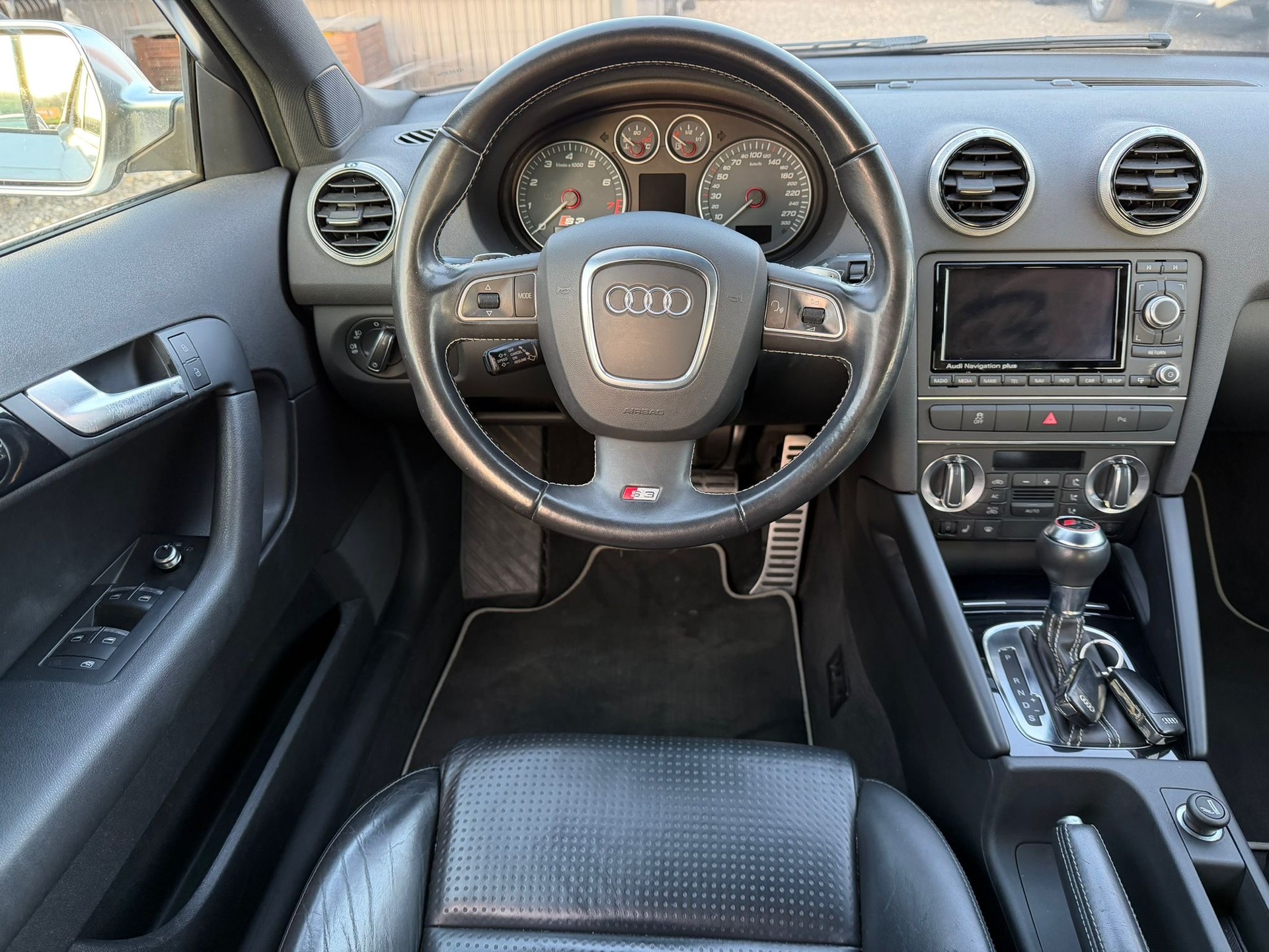 AUDI S3 Sportback 2.0 TFSI quattro S-tronic-image-10