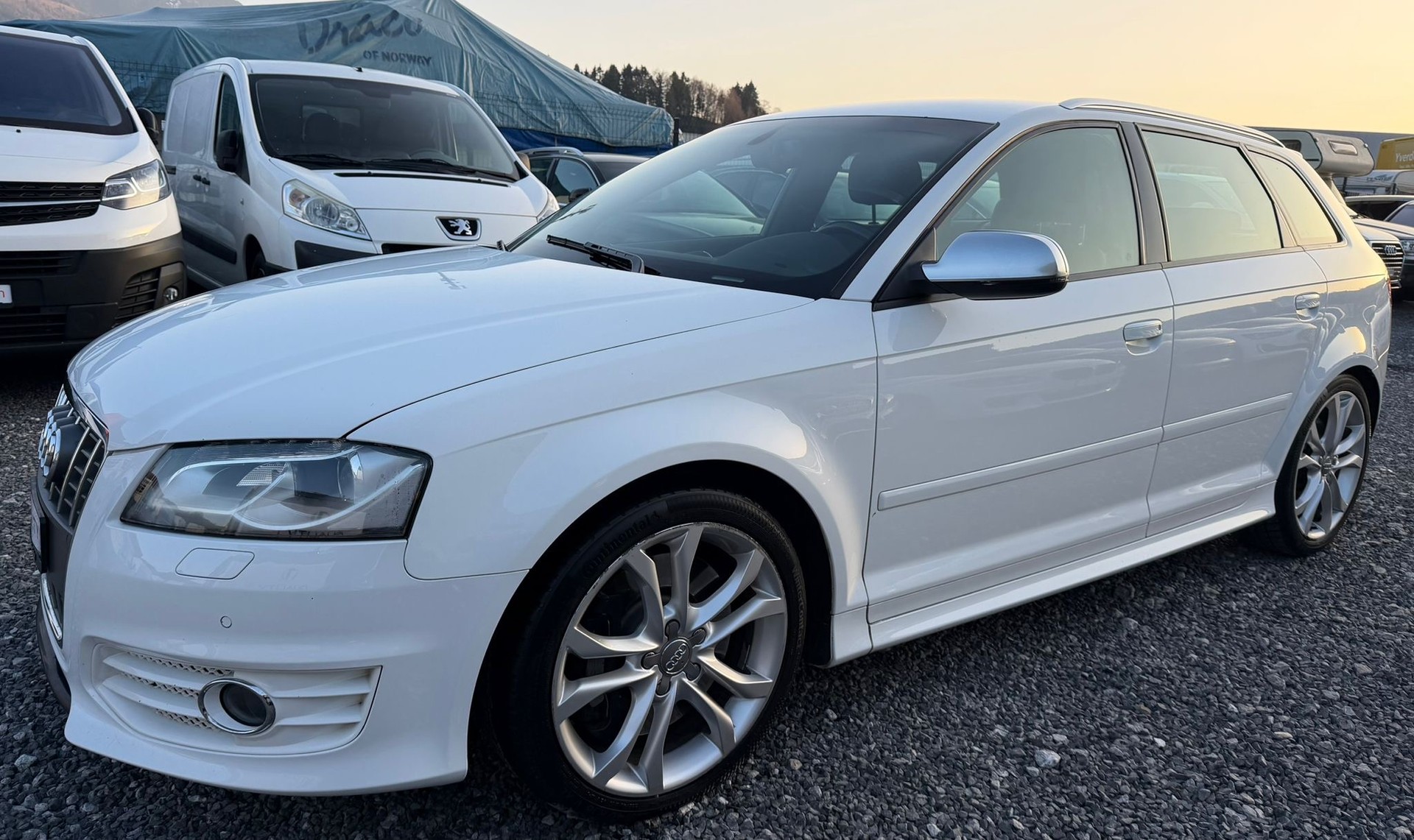 AUDI S3 Sportback 2.0 TFSI quattro S-tronic-image-5