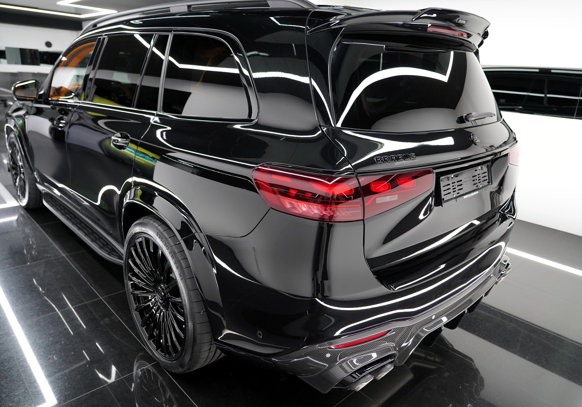 MERCEDES-BENZ GLS 63 4M+ 9G-Tronic BRABUS 700-image-4
