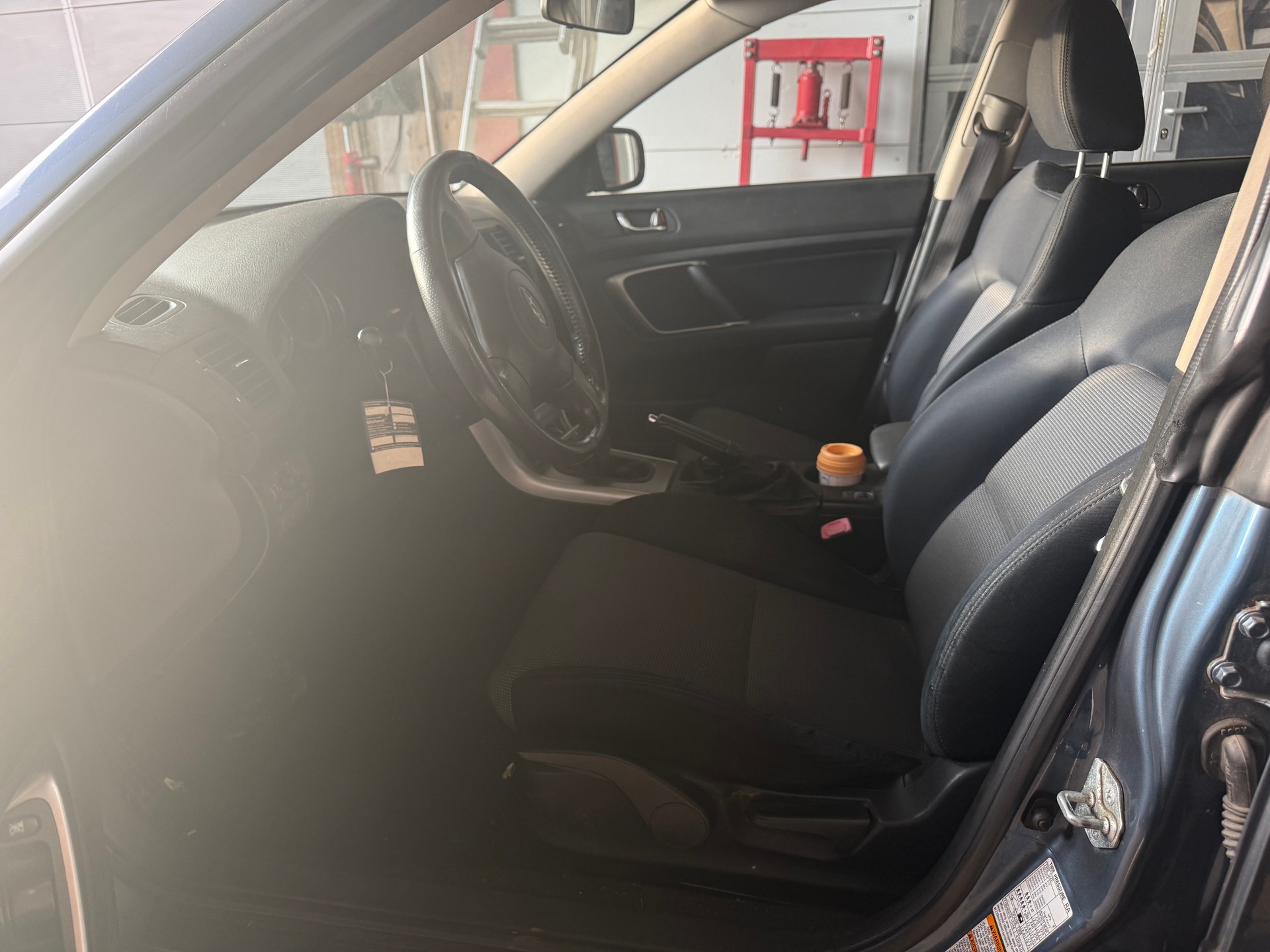 SUBARU Legacy 2.0R AWD Swiss-image-5