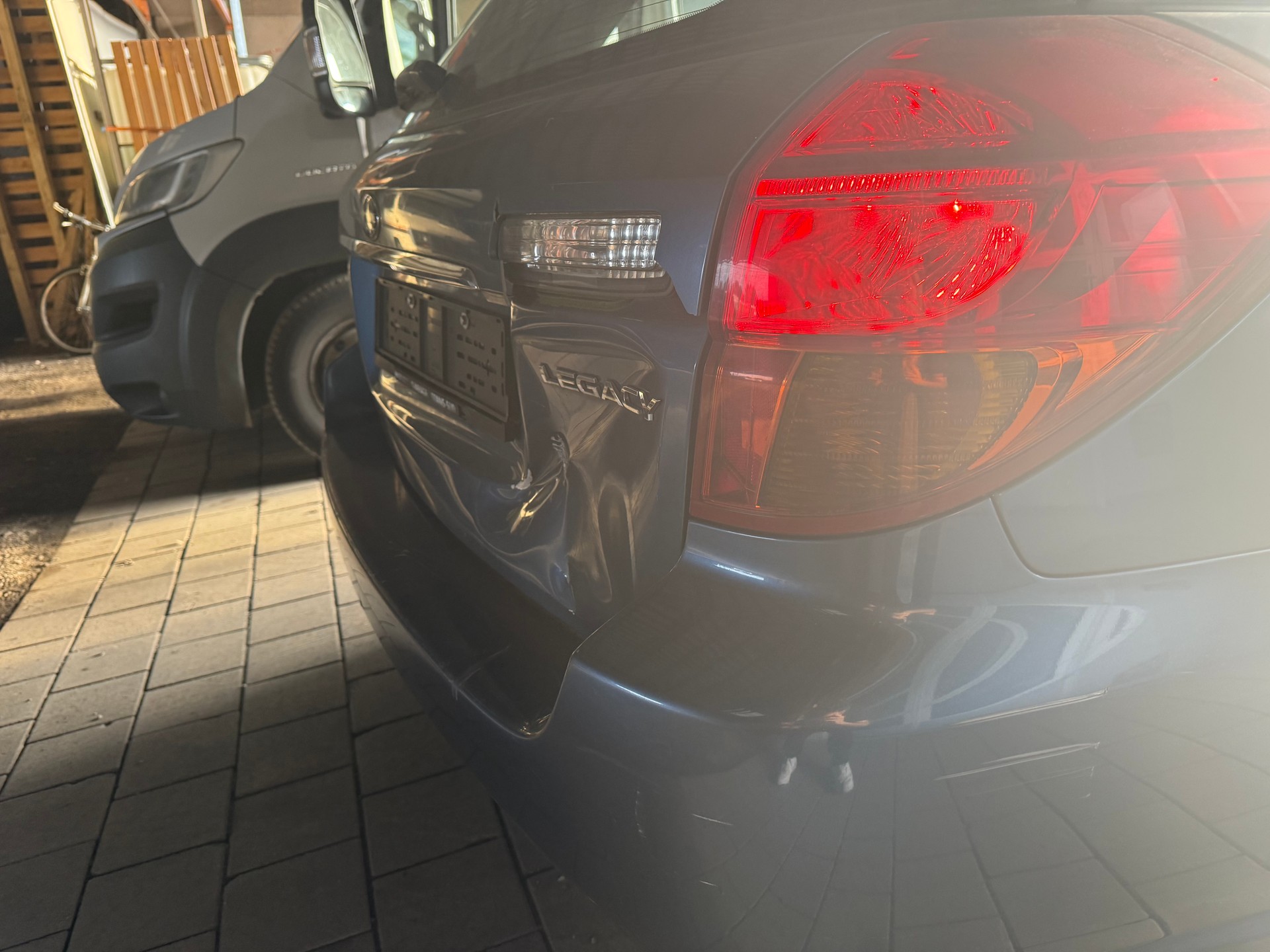 SUBARU Legacy 2.0R AWD Swiss-image-4