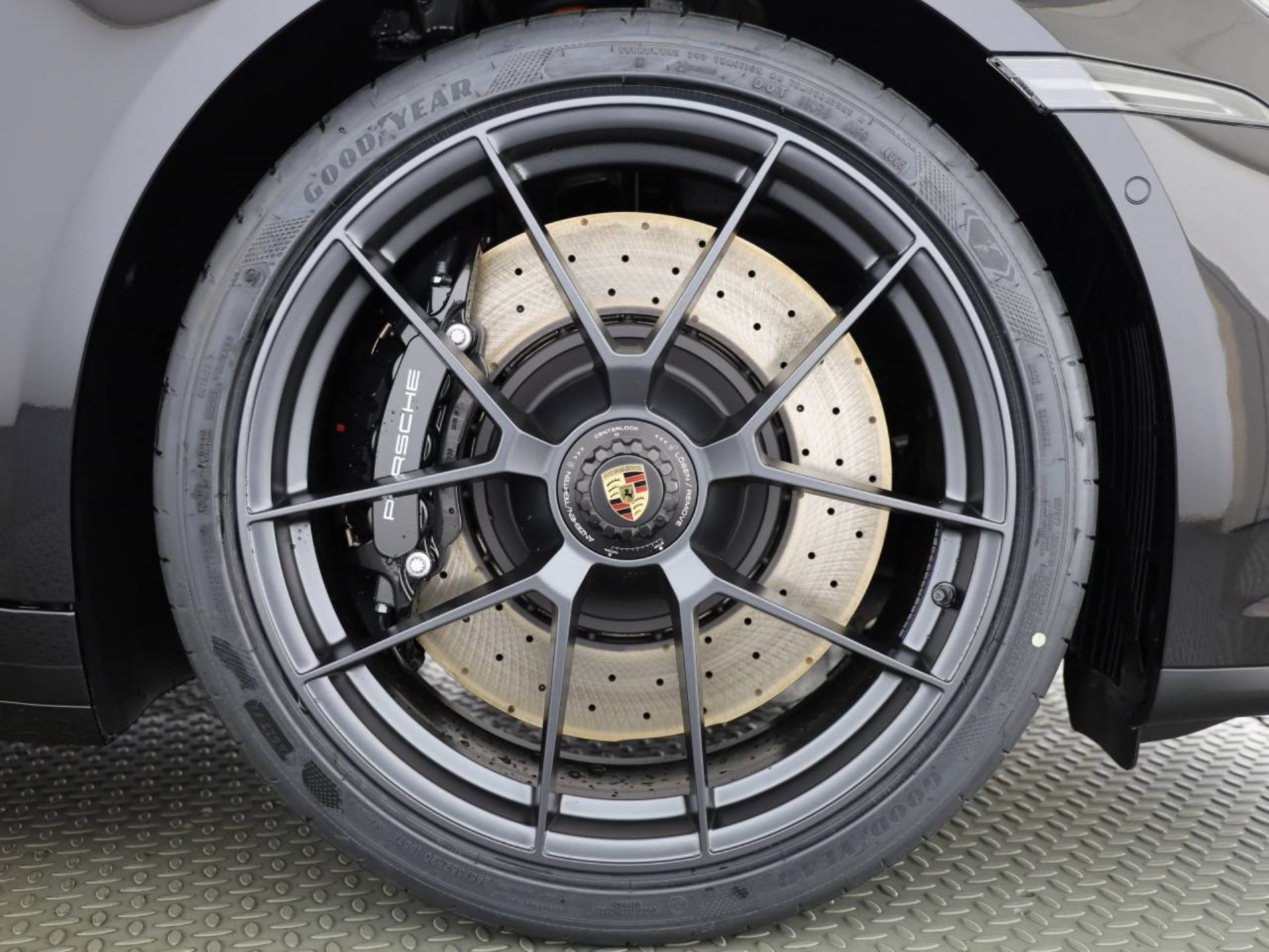 PORSCHE 911 Carrera GTS Cabriolet-image-9