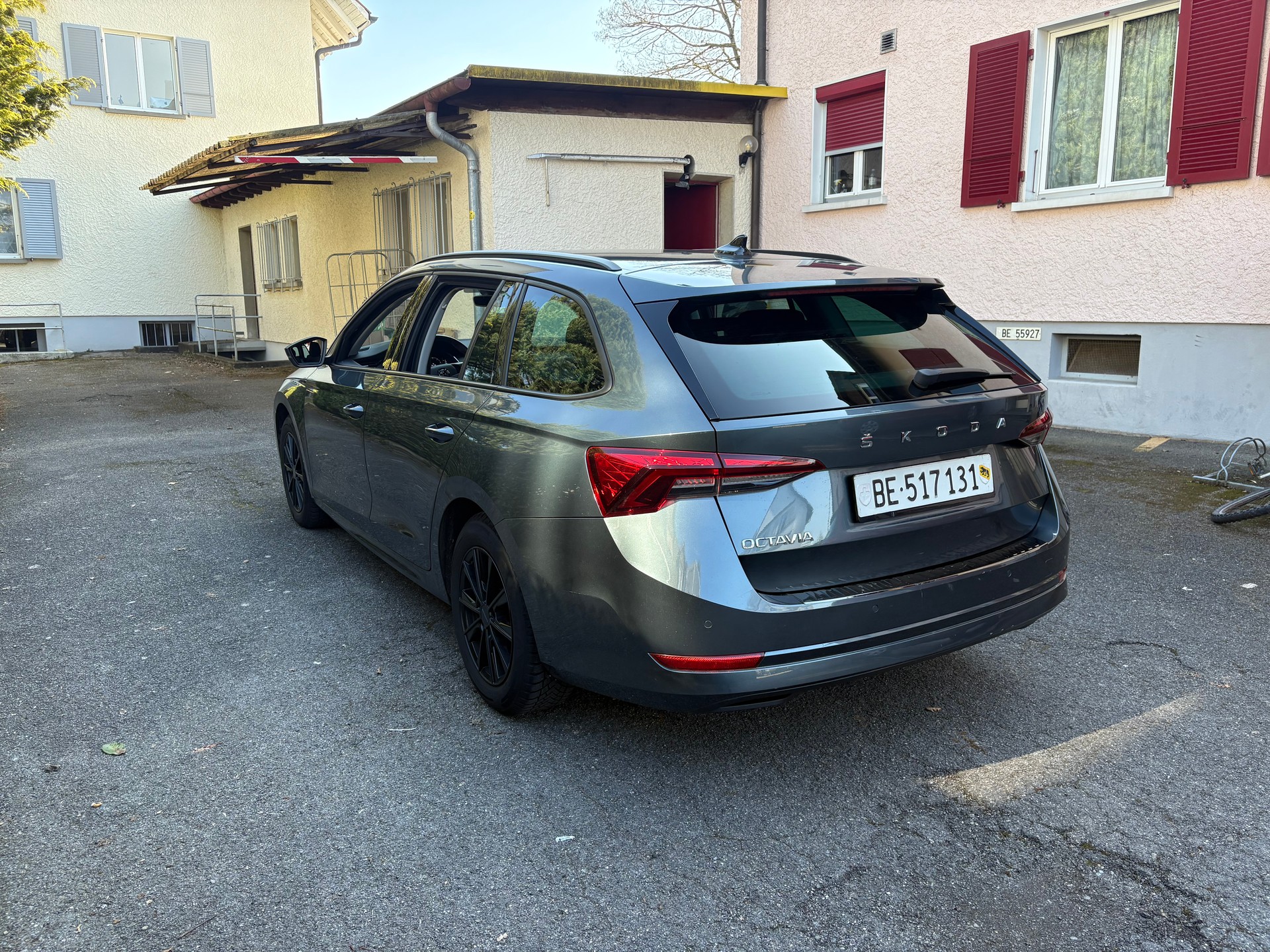 SKODA Octavia Combi 2.0 TDI DSG Ambition-image-5