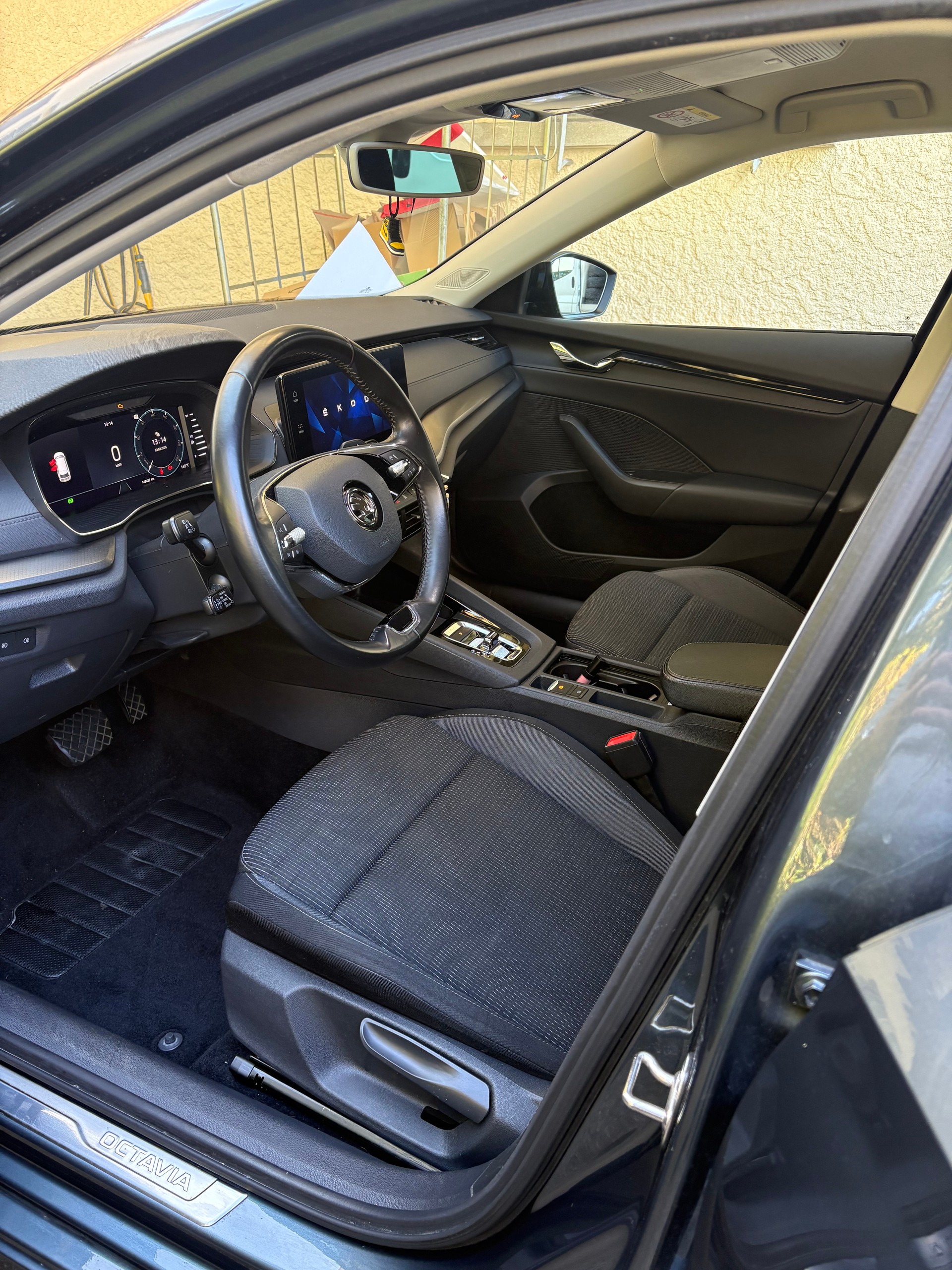 SKODA Octavia Combi 2.0 TDI DSG Ambition-image-10