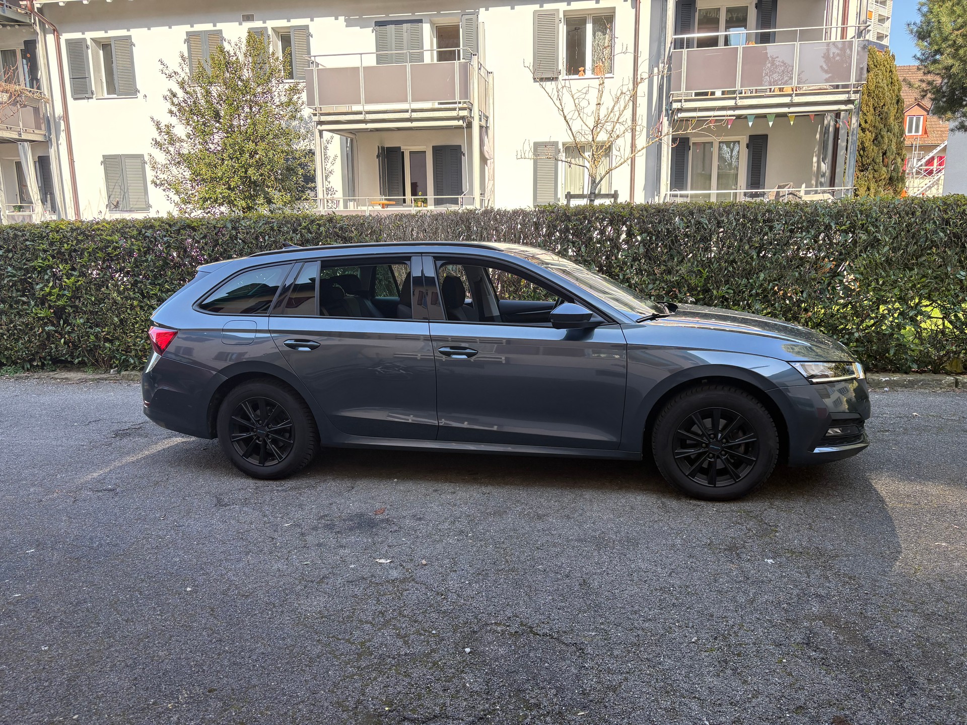 SKODA Octavia Combi 2.0 TDI DSG Ambition-image-0