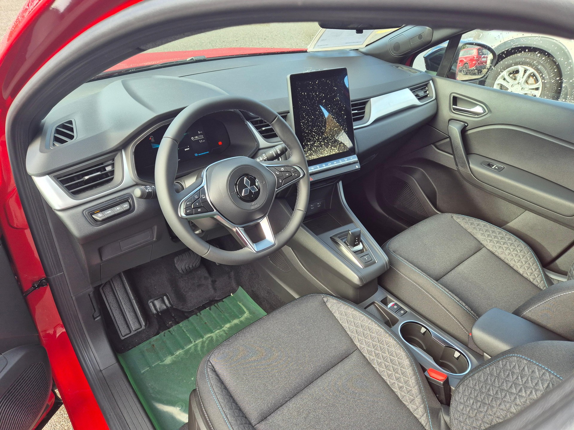 MITSUBISHI Grandis 1.8 HEV Invite+-image-6