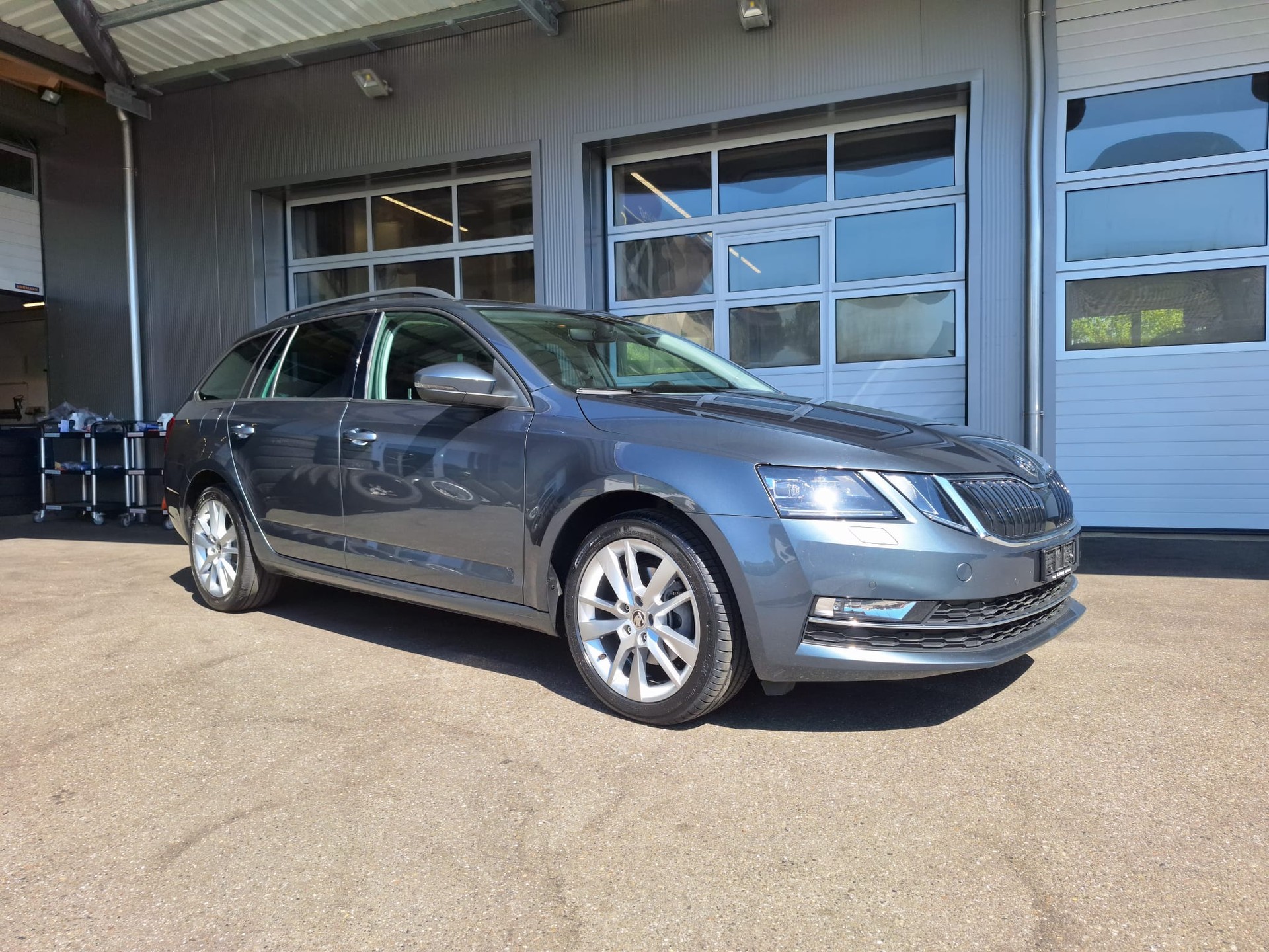 SKODA Octavia Combi 2.0 TDI Style DSG-image-1