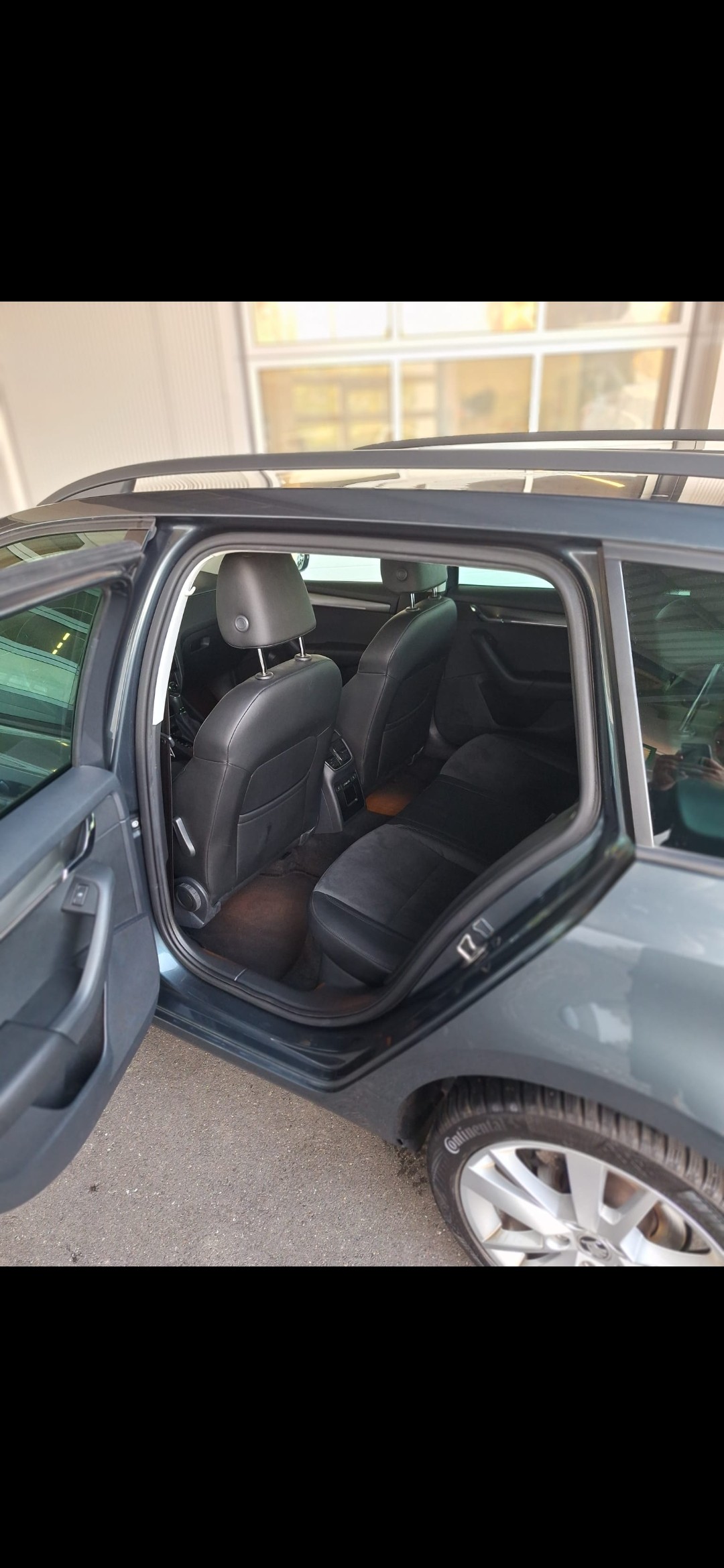 SKODA Octavia Combi 2.0 TDI Style DSG-image-10