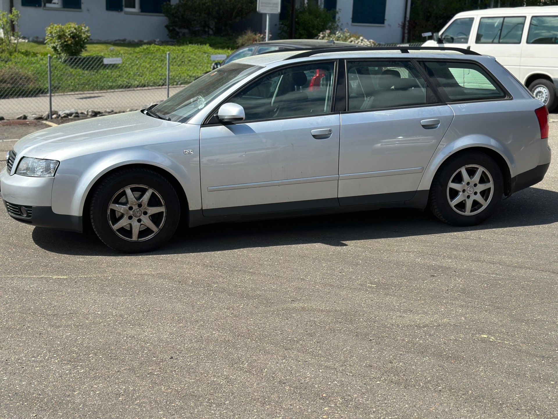 AUDI A4 Avant 1.8 T-image-1