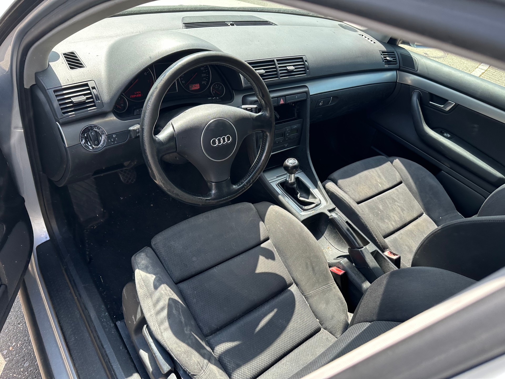 AUDI A4 Avant 1.8 T-image-10