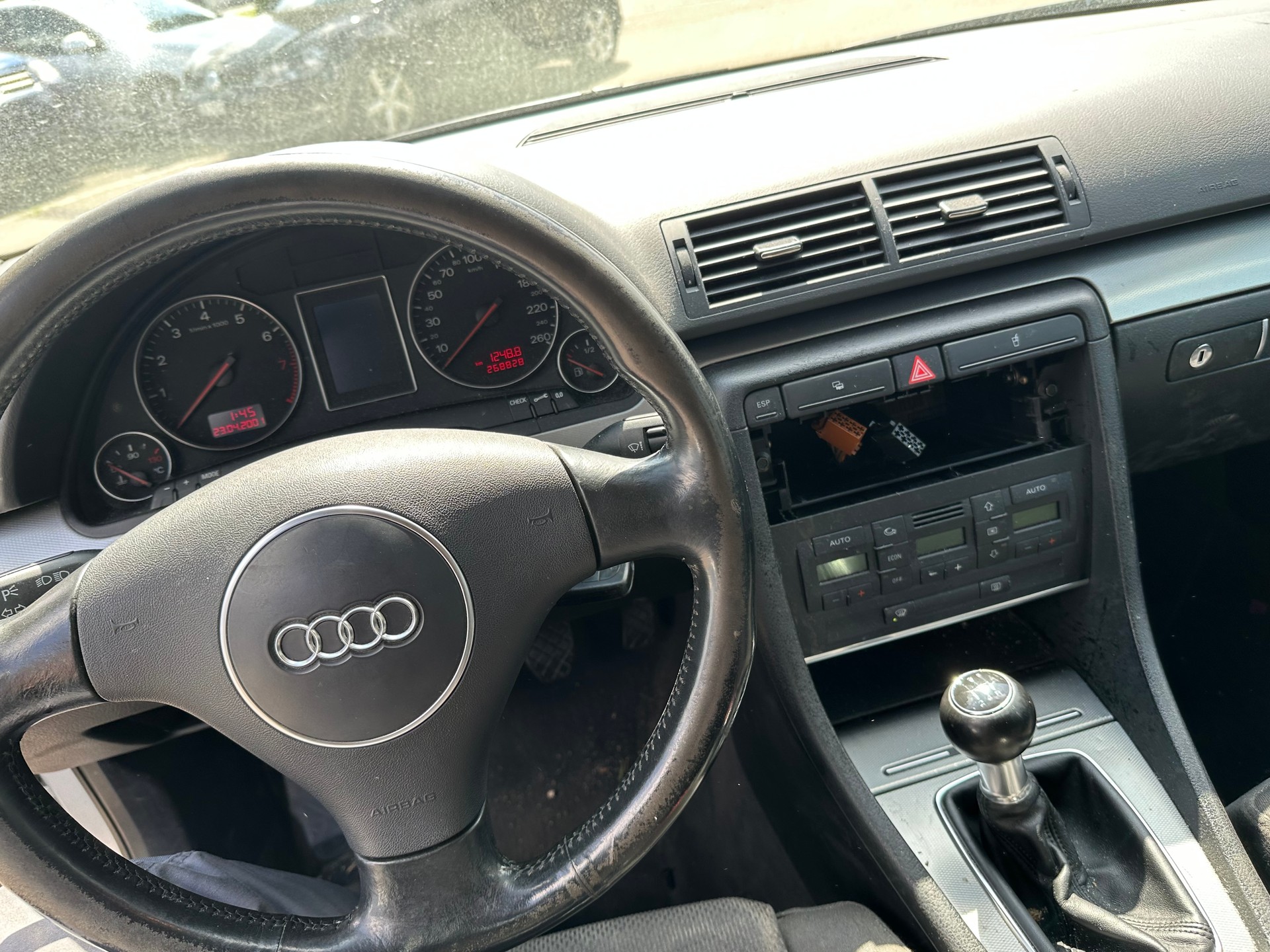 AUDI A4 Avant 1.8 T-image-11