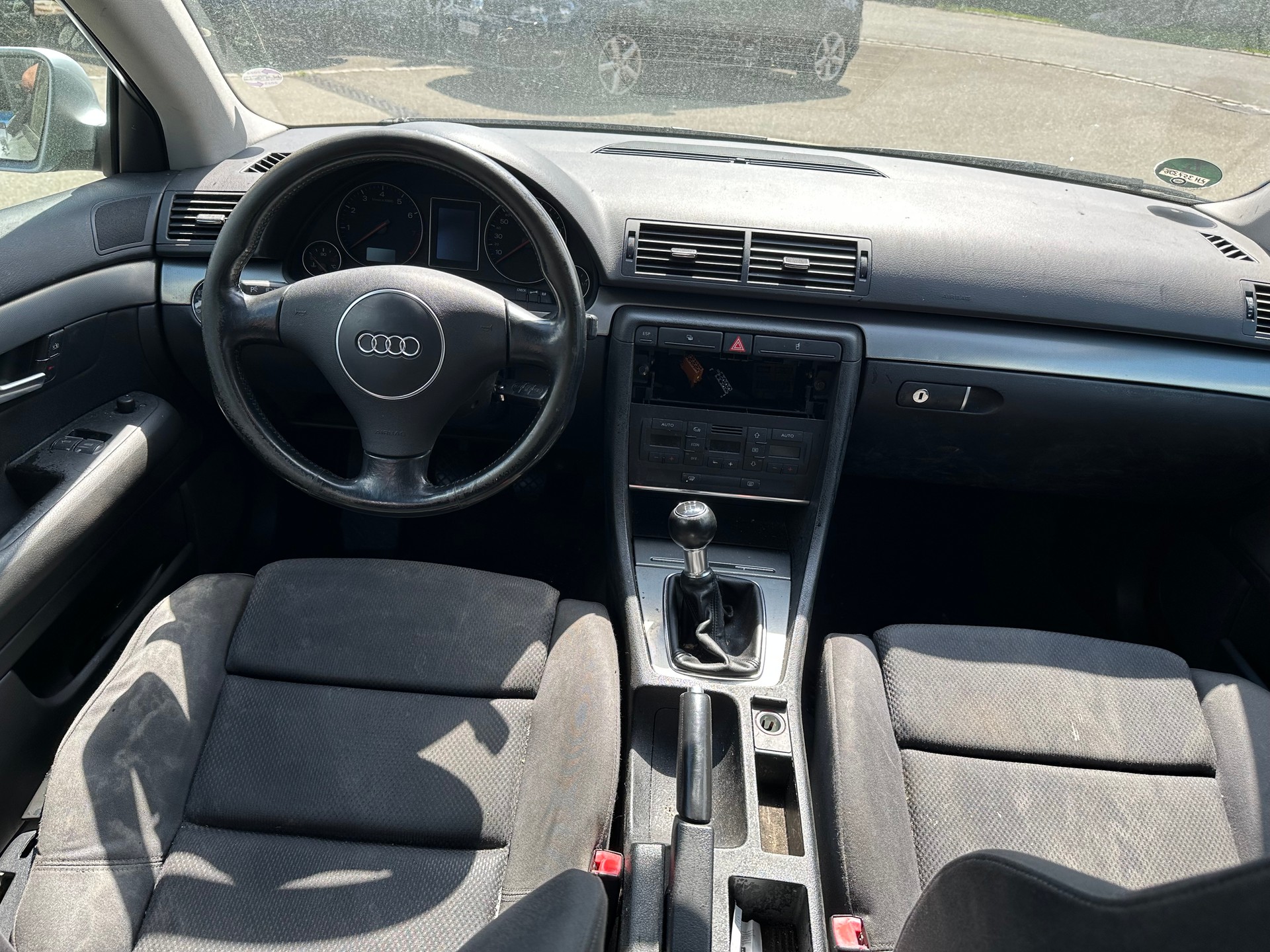 AUDI A4 Avant 1.8 T-image-8
