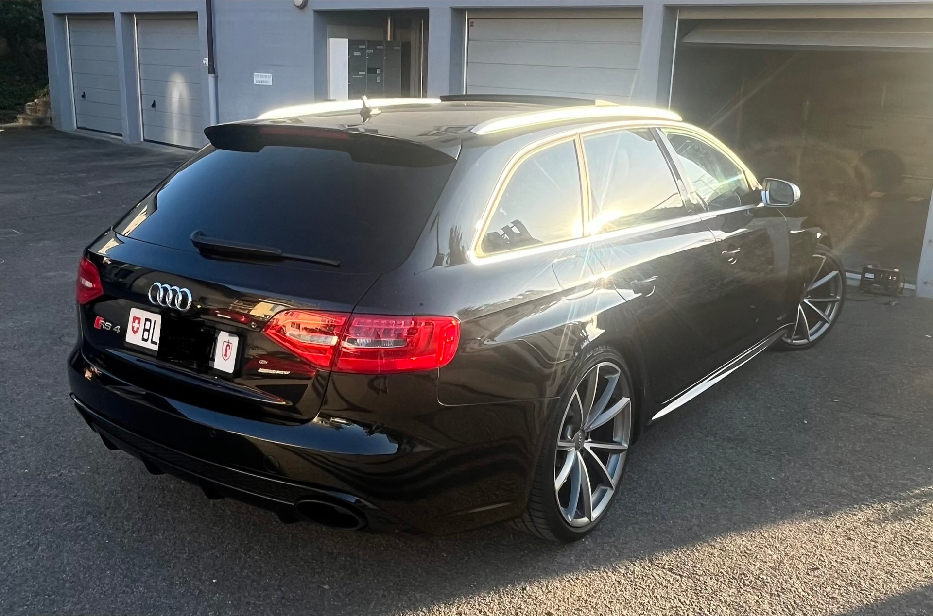 AUDI RS4 Avant 4.2 FSI V8 quattro S-tronic-image-6