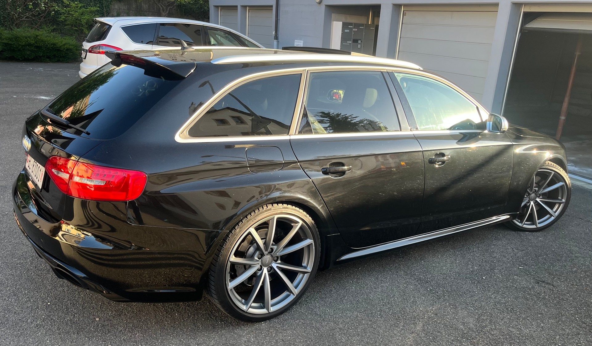 AUDI RS4 Avant 4.2 FSI V8 quattro S-tronic-image-13