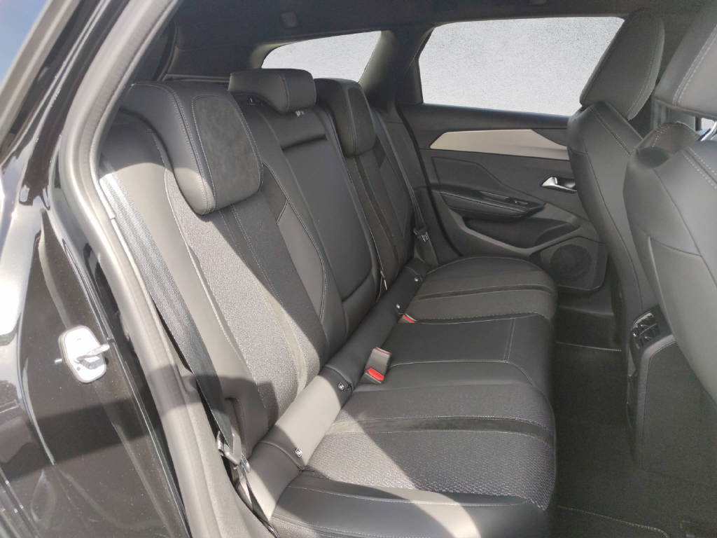 PEUGEOT 308 SW 1.6 PHEV 180 GT-image-12