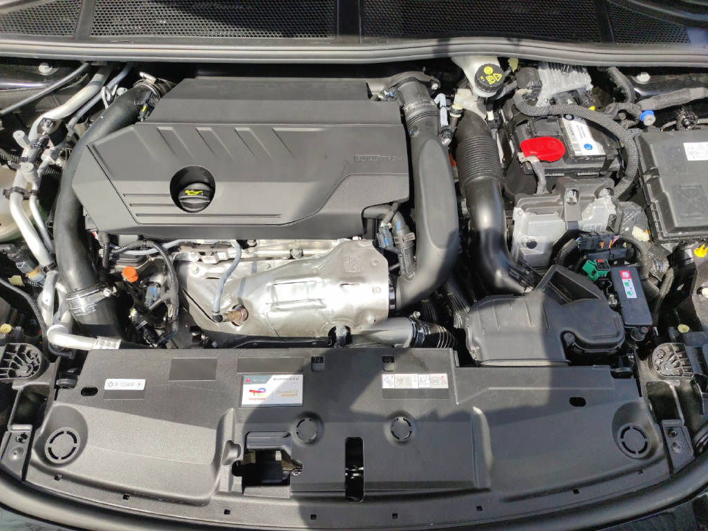 PEUGEOT 308 SW 1.6 PHEV 180 GT-image-8