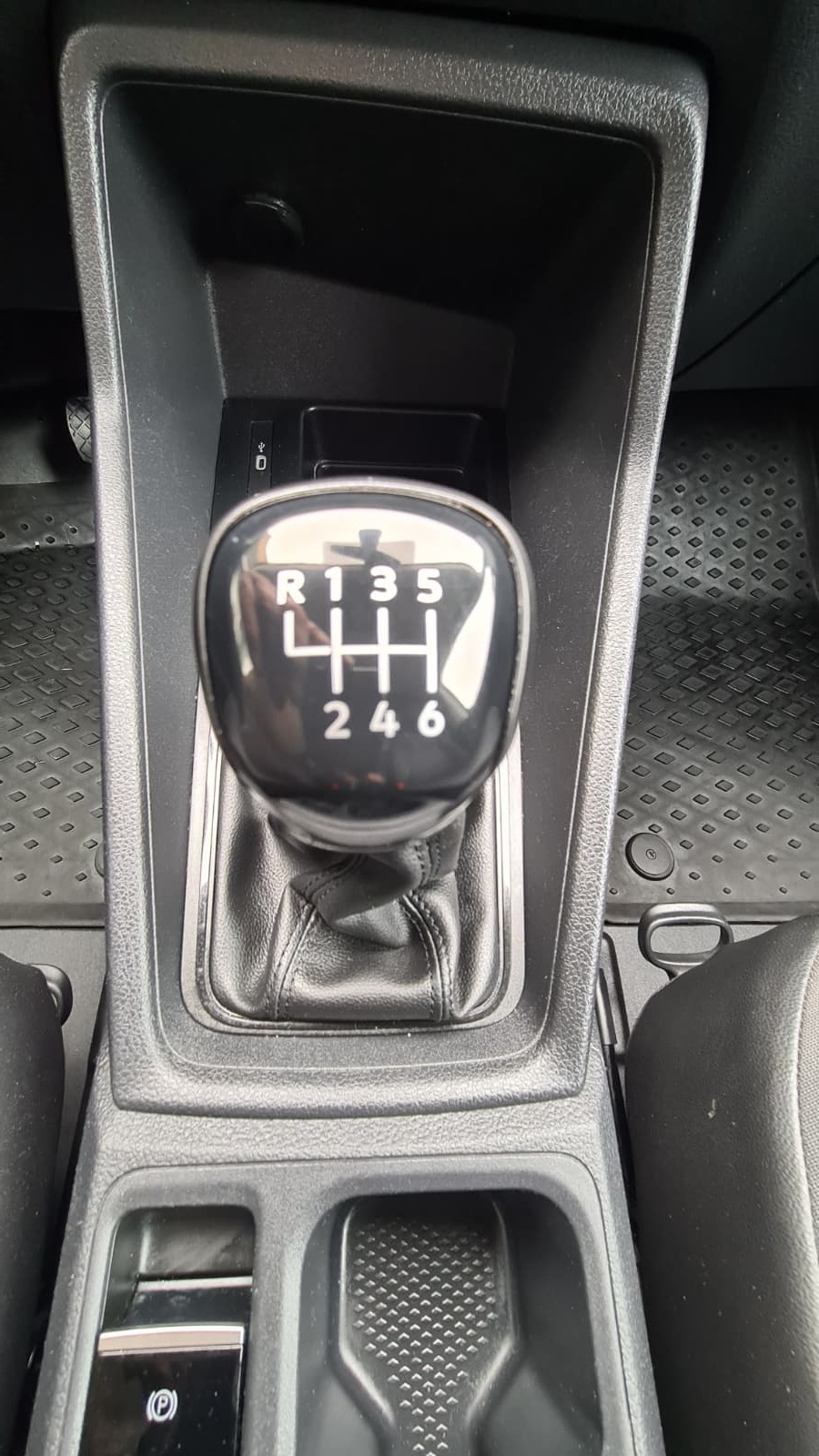 VW Caddy Cargo 2.0TDI ** Gr-Navigationssystem ** Klimaanlage ** Tempomat ** PDC Hinten ** Ab MFK & Service **-image-12