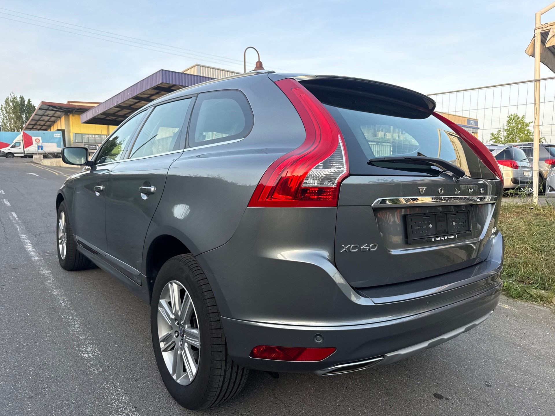 VOLVO XC60 D4 AWD OceanRace Geartronic-image-4