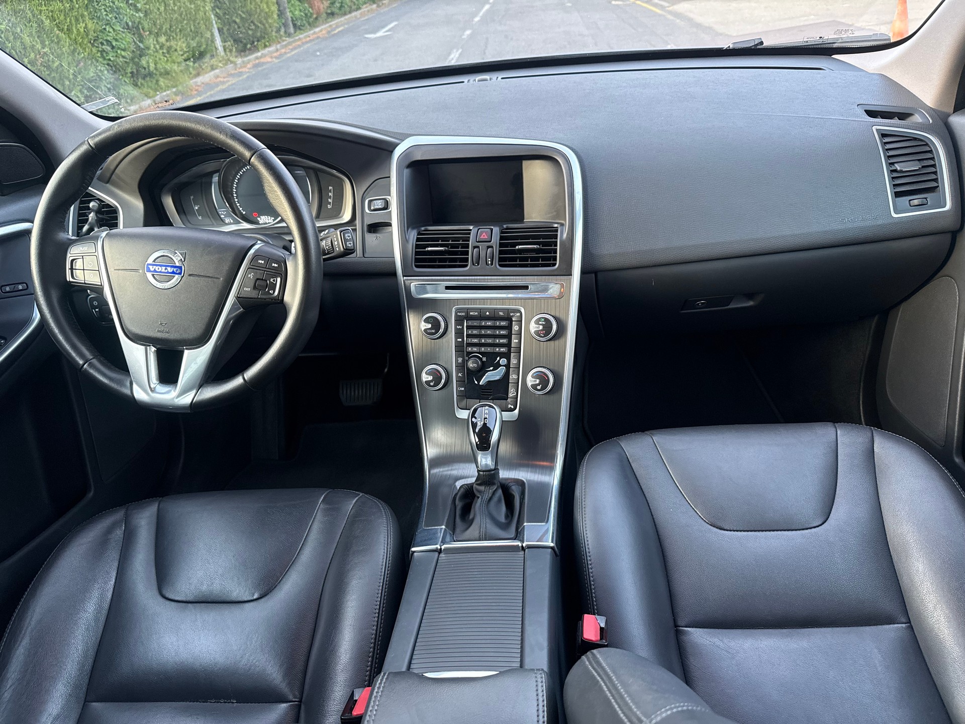 VOLVO XC60 D4 AWD OceanRace Geartronic-image-9