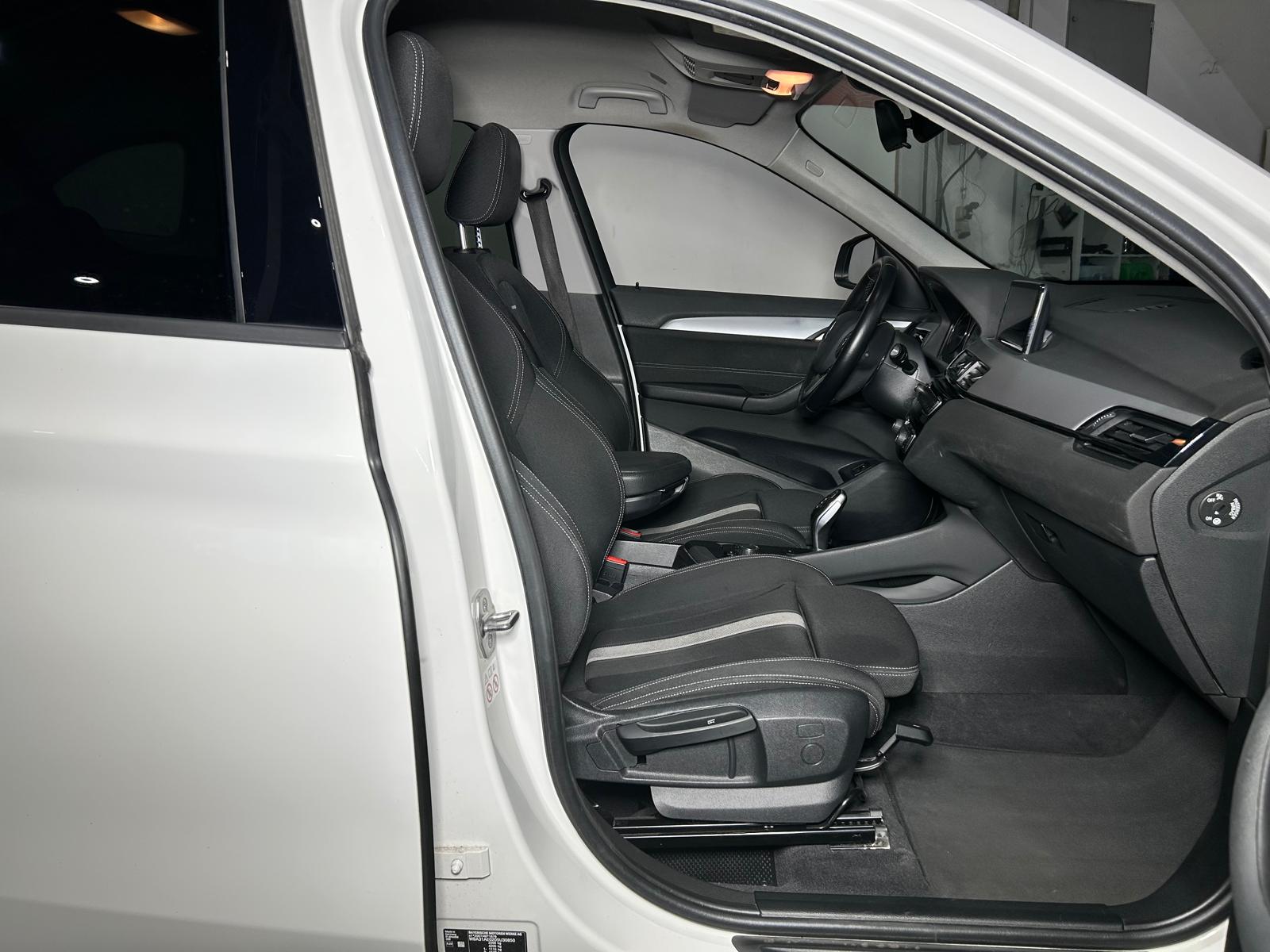 BMW X1 20d xDrive CH FAHRZEUG AUS 1. HAND-image-11