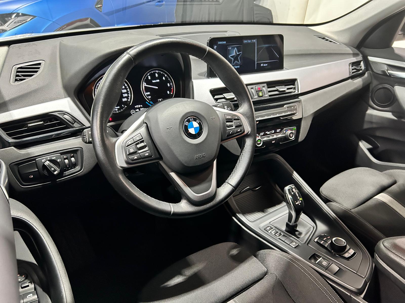 BMW X1 20d xDrive CH FAHRZEUG AUS 1. HAND-image-12