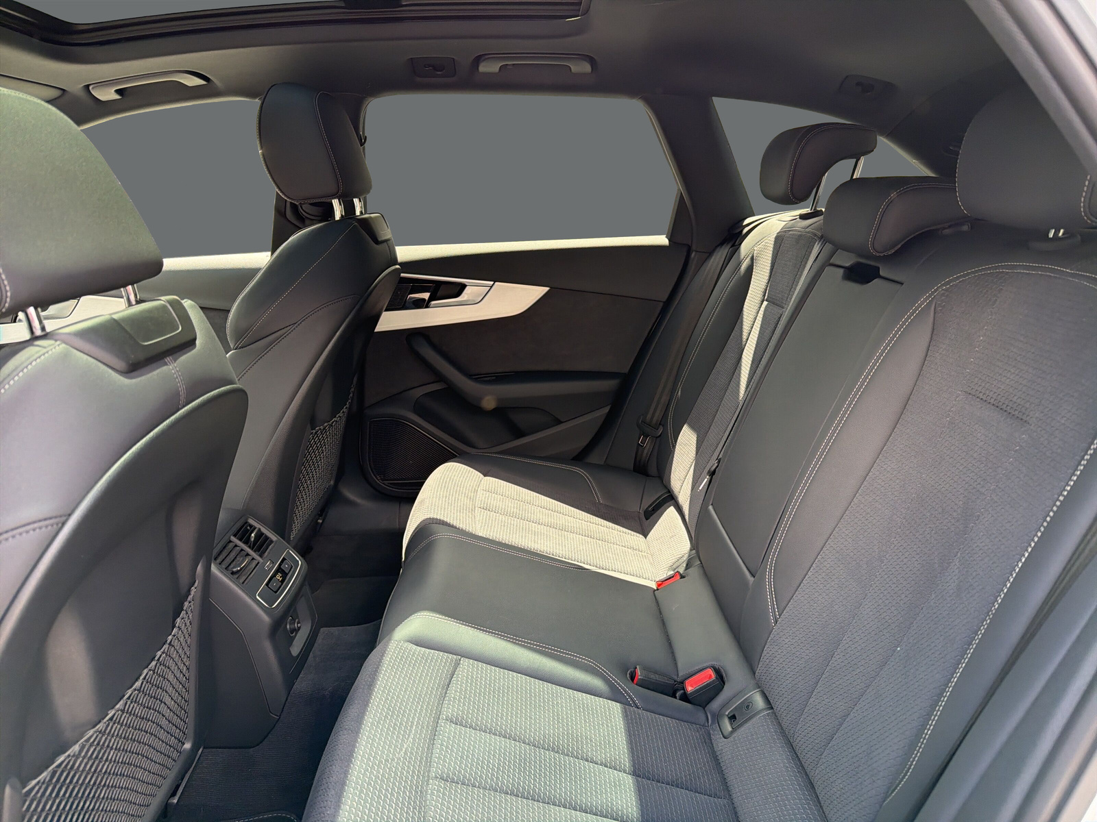 AUDI A4 AV 40TDI S-line Att qu-image-13