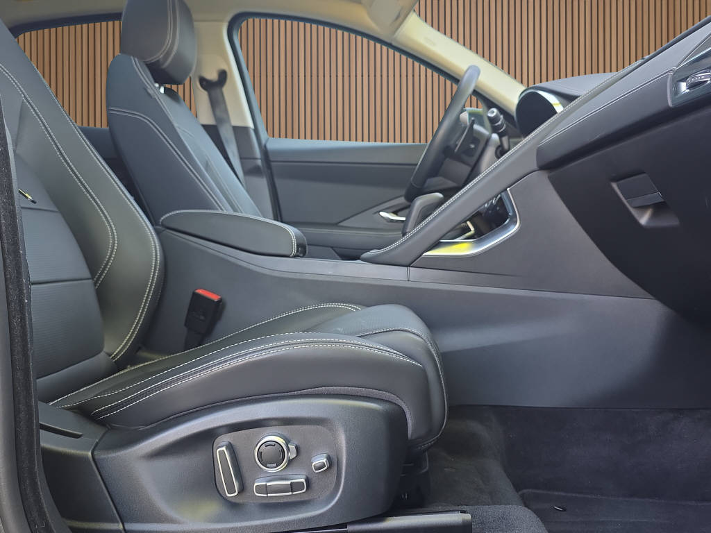 JAGUAR E-Pace 2.0 T 250 R-Dynamic HSE AWD-image-13