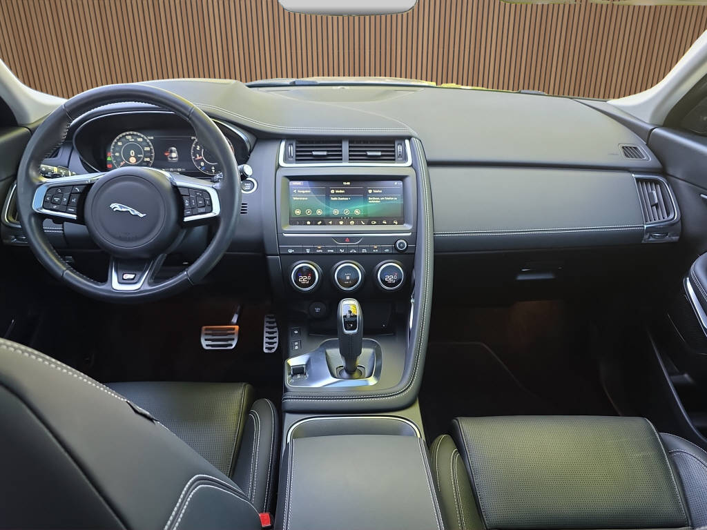 JAGUAR E-Pace 2.0 T 250 R-Dynamic HSE AWD-image-17