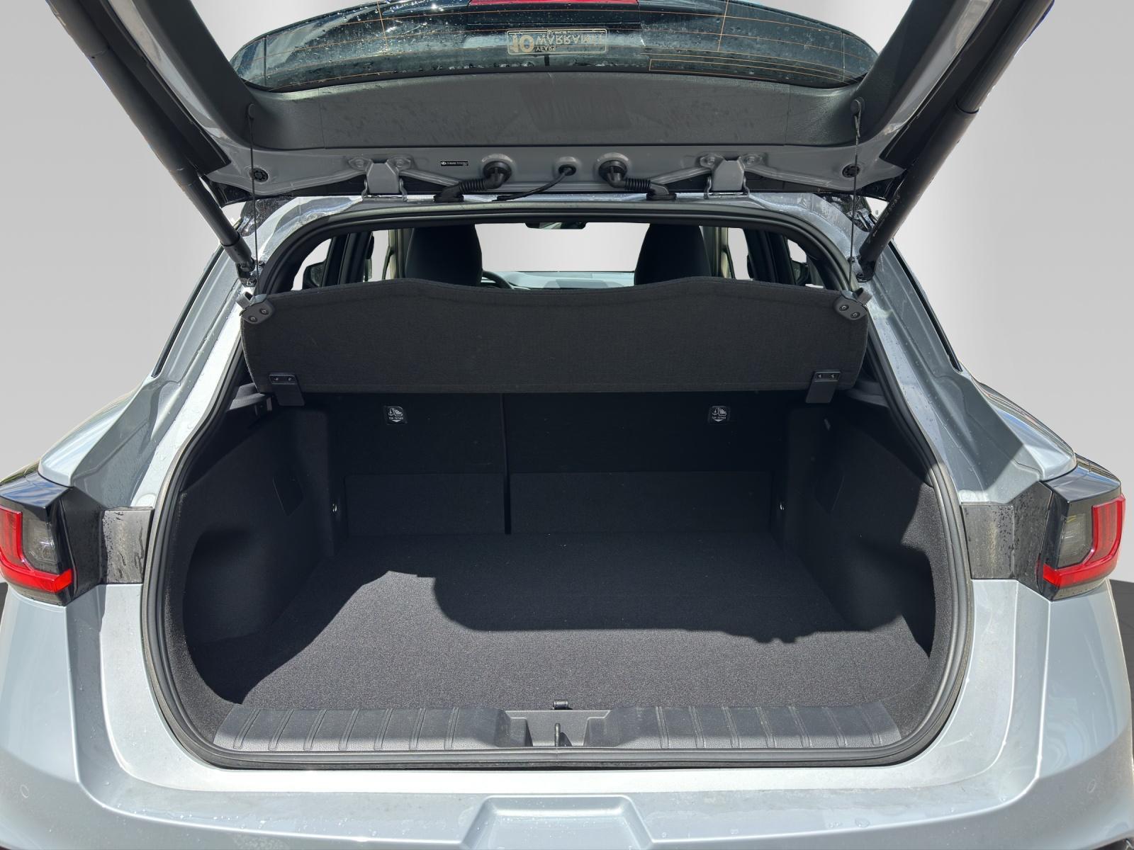 LEXUS LBX 1.5 Hybrid Emotion AWD-image-12