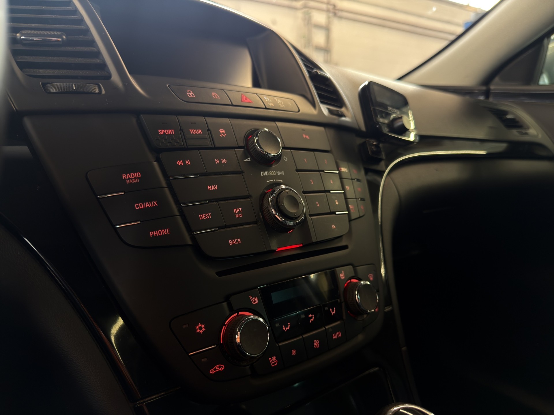 OPEL Insignia 2.0 Turbo Edition-image-12
