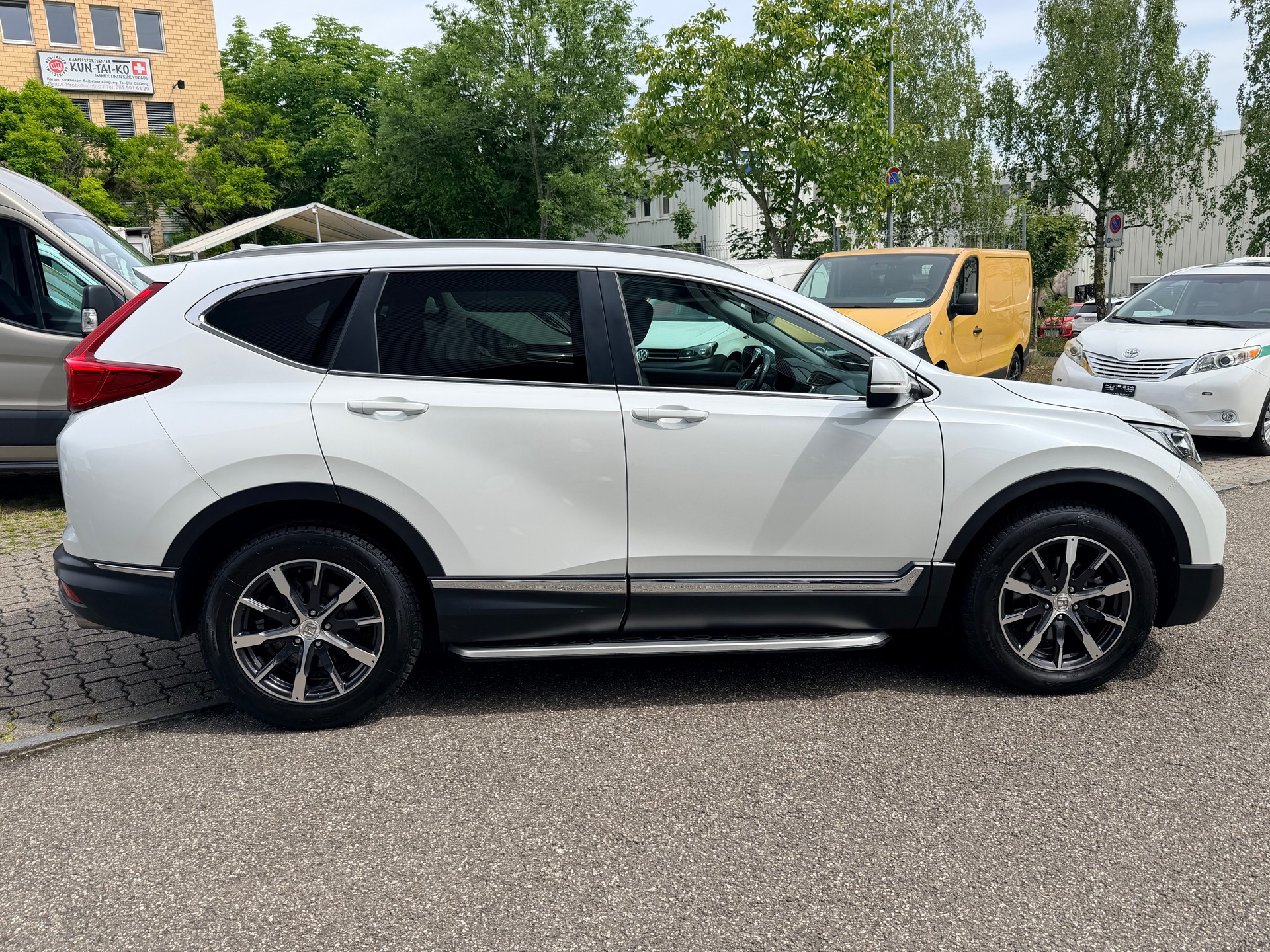 HONDA CR-V 1.5 i-VTEC Executive 4WD Automatic-showroom-element-1