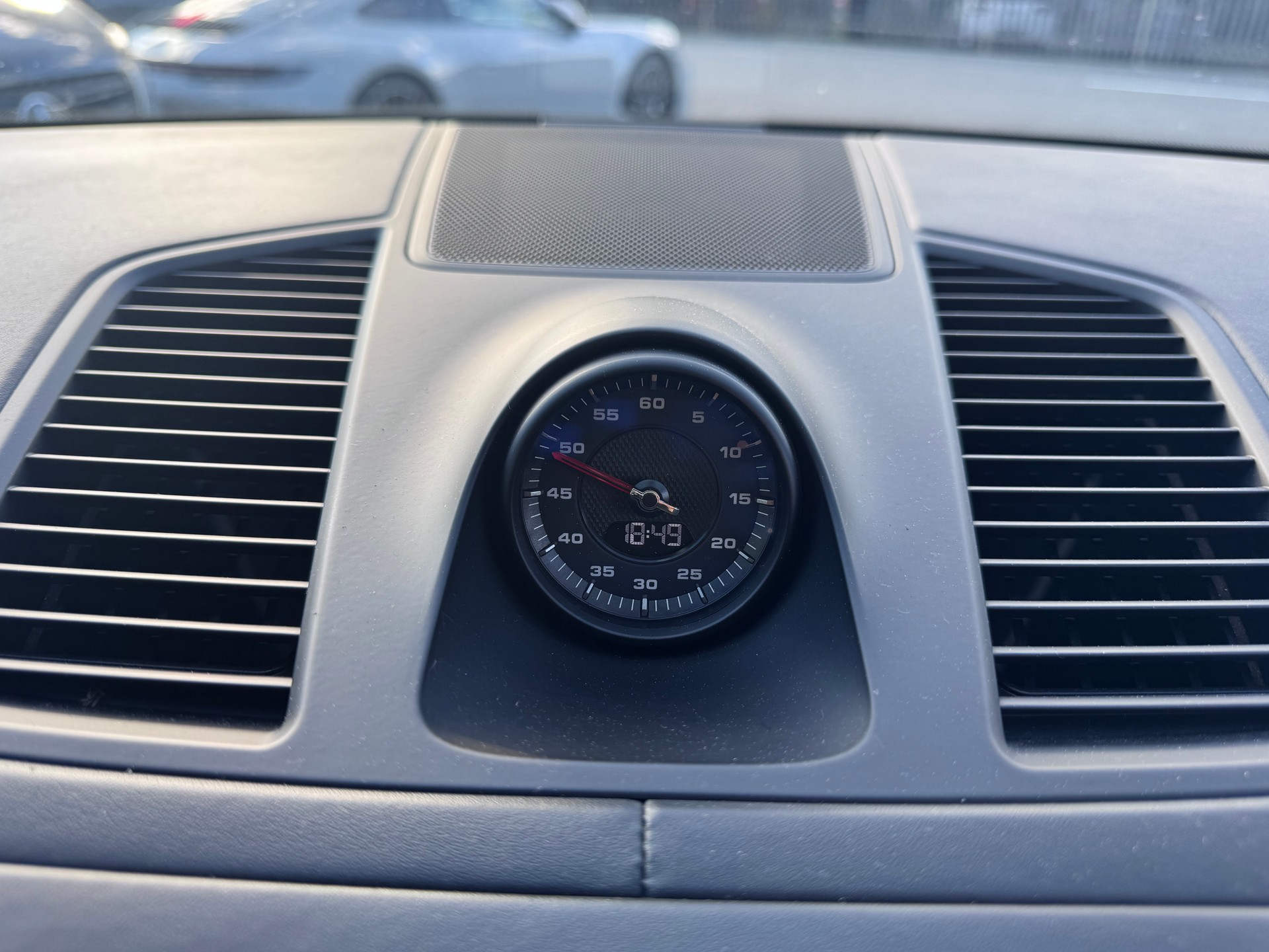PORSCHE Cayenne Turbo-image-18