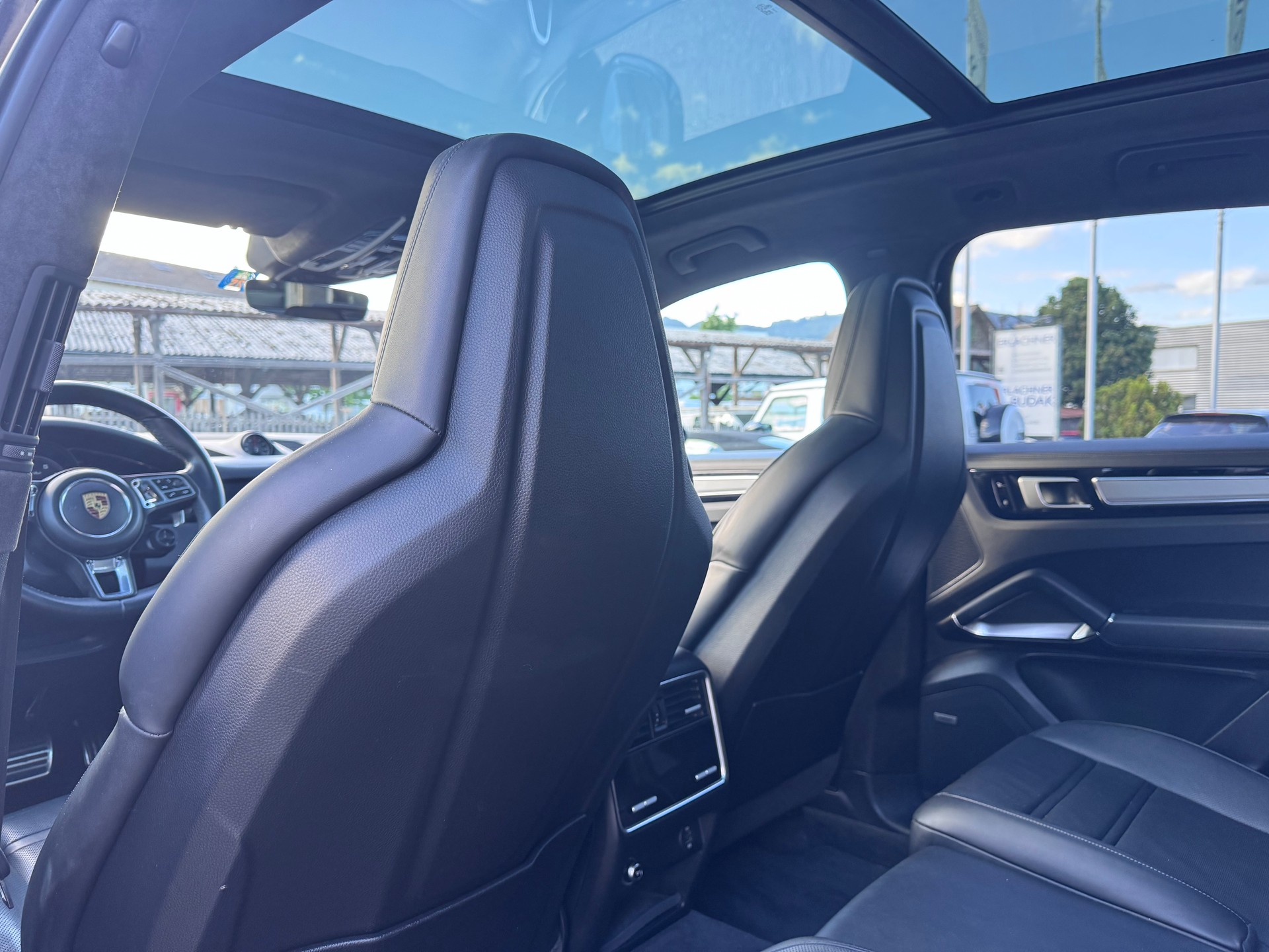 PORSCHE Cayenne Turbo-image-8