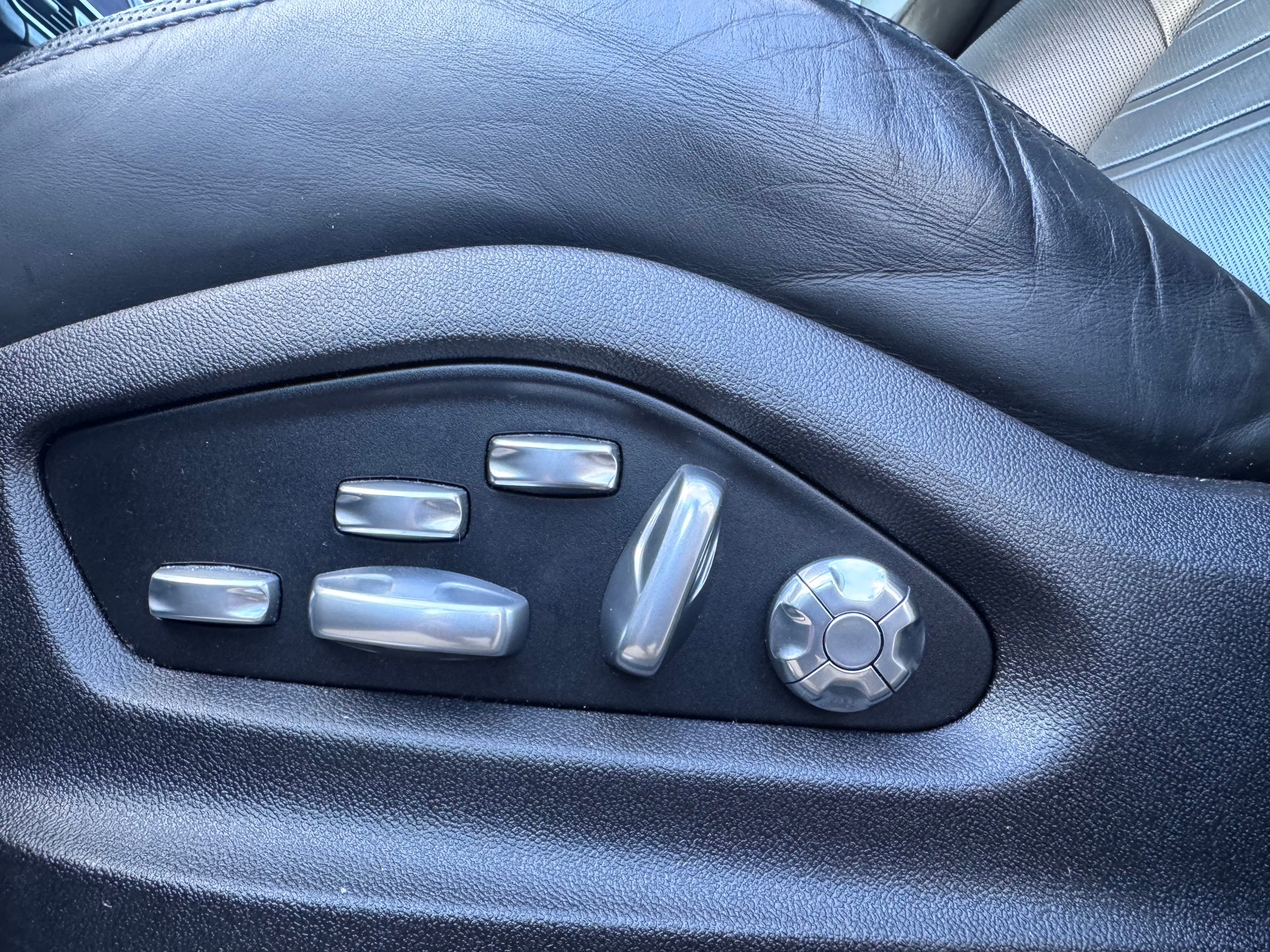 PORSCHE Cayenne Turbo-image-13