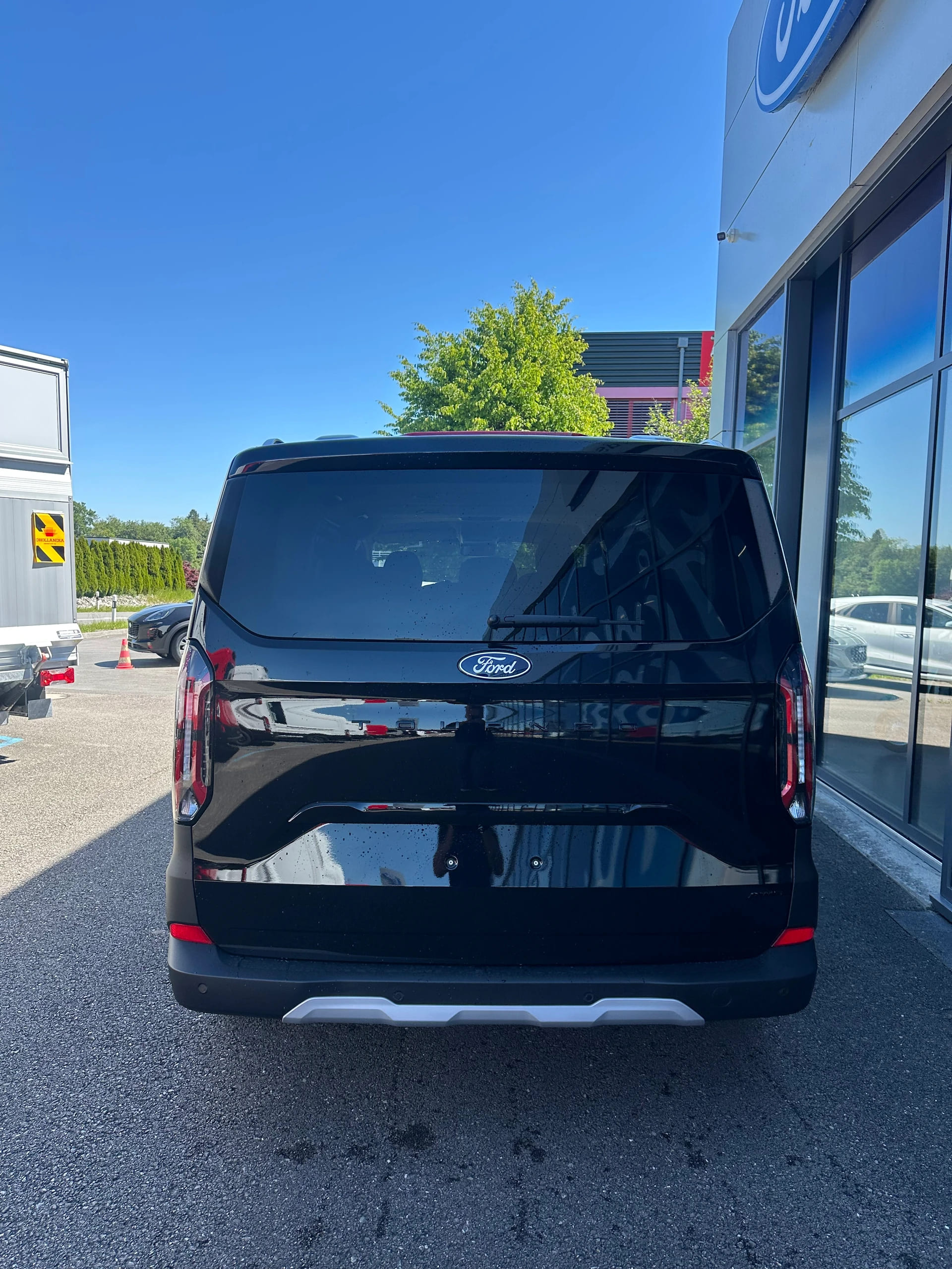 FORD Tourneo Custom 320 L1 2.0 EcoBl Active/170CV/Aut.4x4-image-4