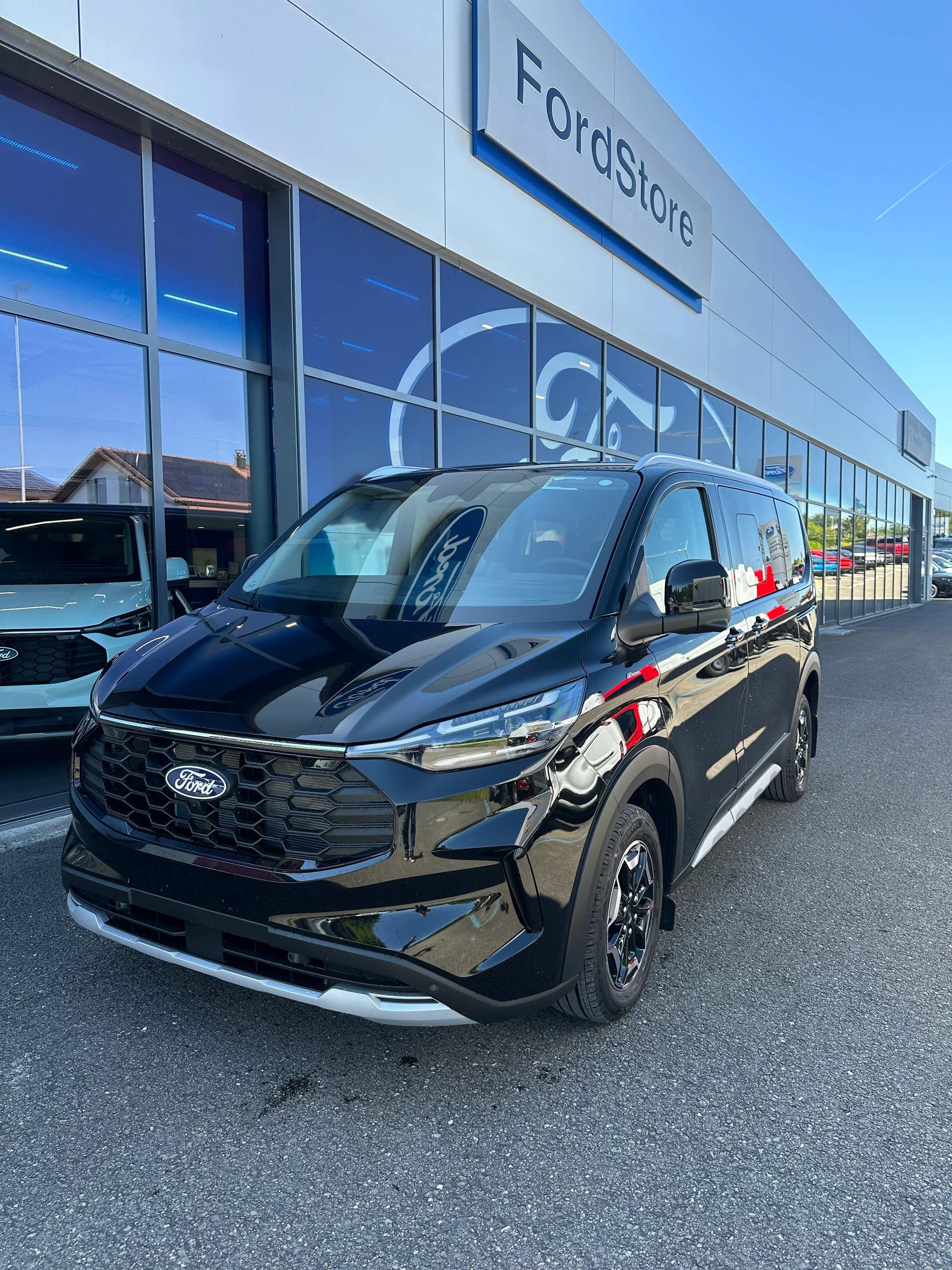 FORD Tourneo Custom 320 L1 2.0 EcoBl Active/170CV/Aut.4x4-image-1