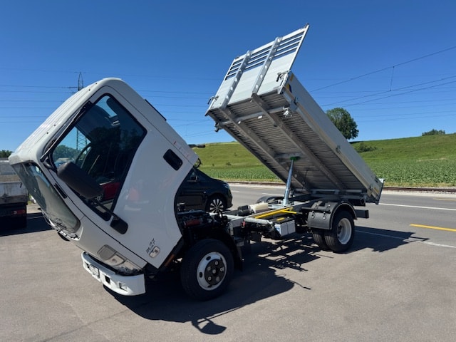 ISUZU NLR88 3.5 t Anhängelast