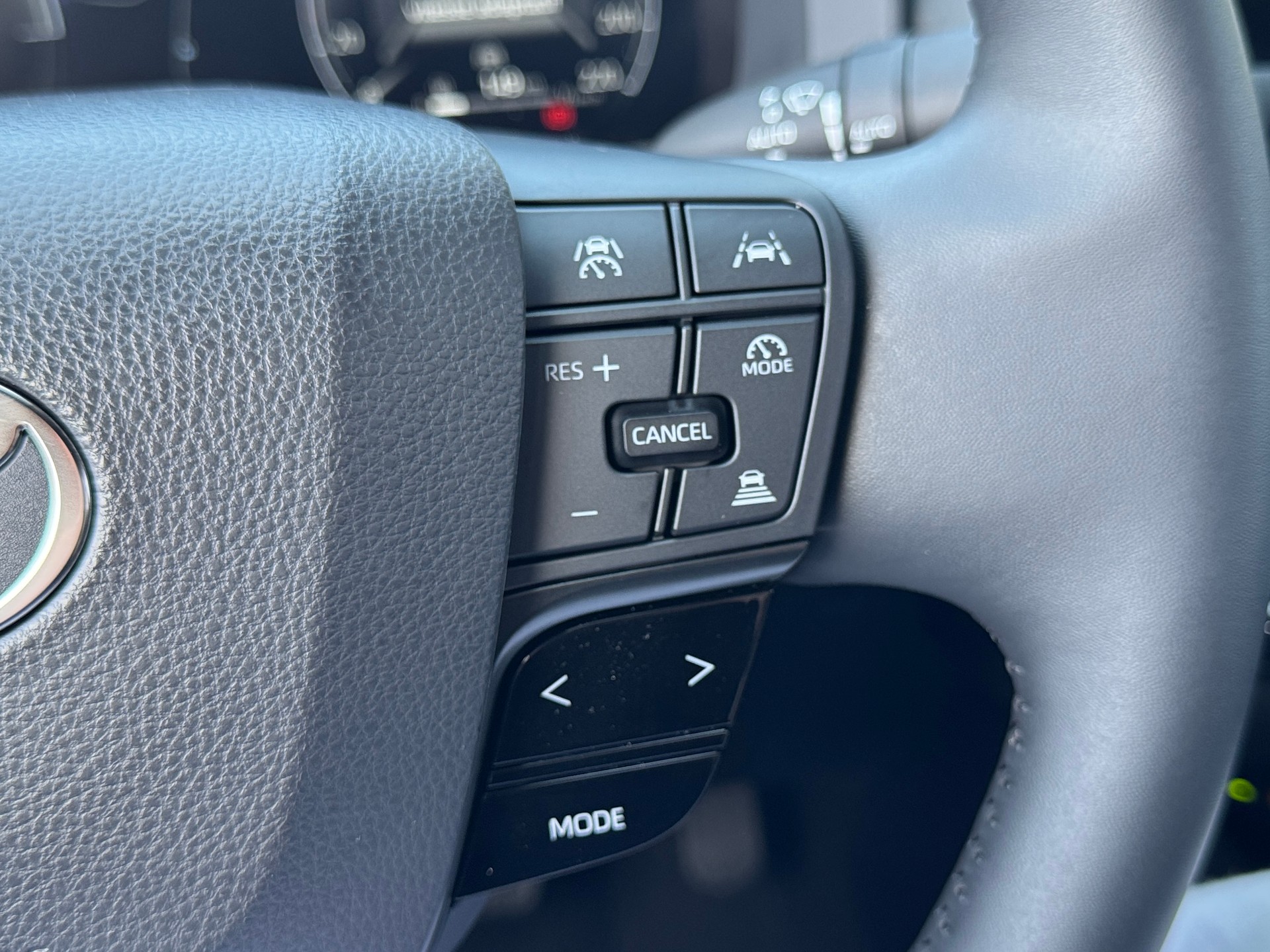 TOYOTA C-HR 1.8 HSD CVT Swiss Edition-image-16