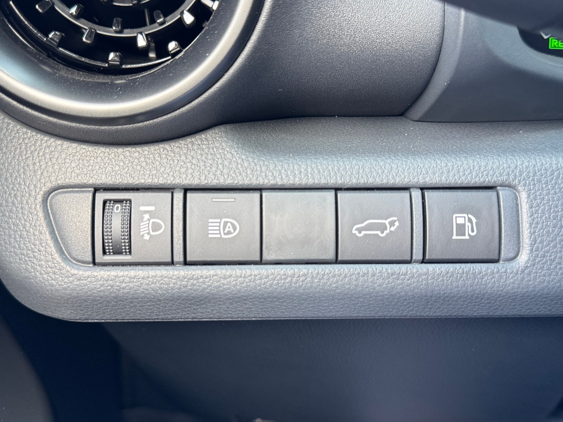 TOYOTA C-HR 1.8 HSD CVT Swiss Edition-image-19