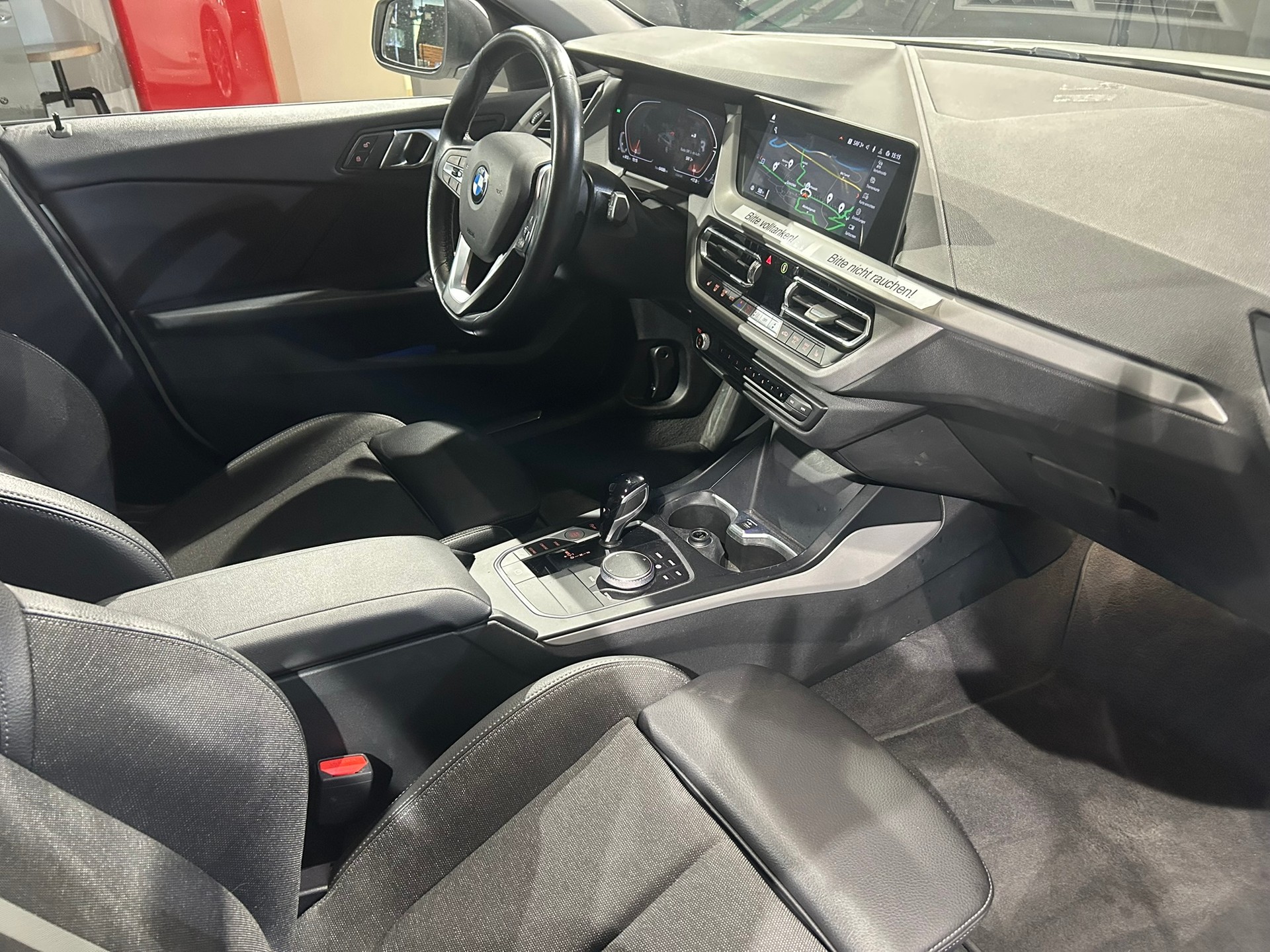 BMW 118i Essential Edition Steptronic-image-25
