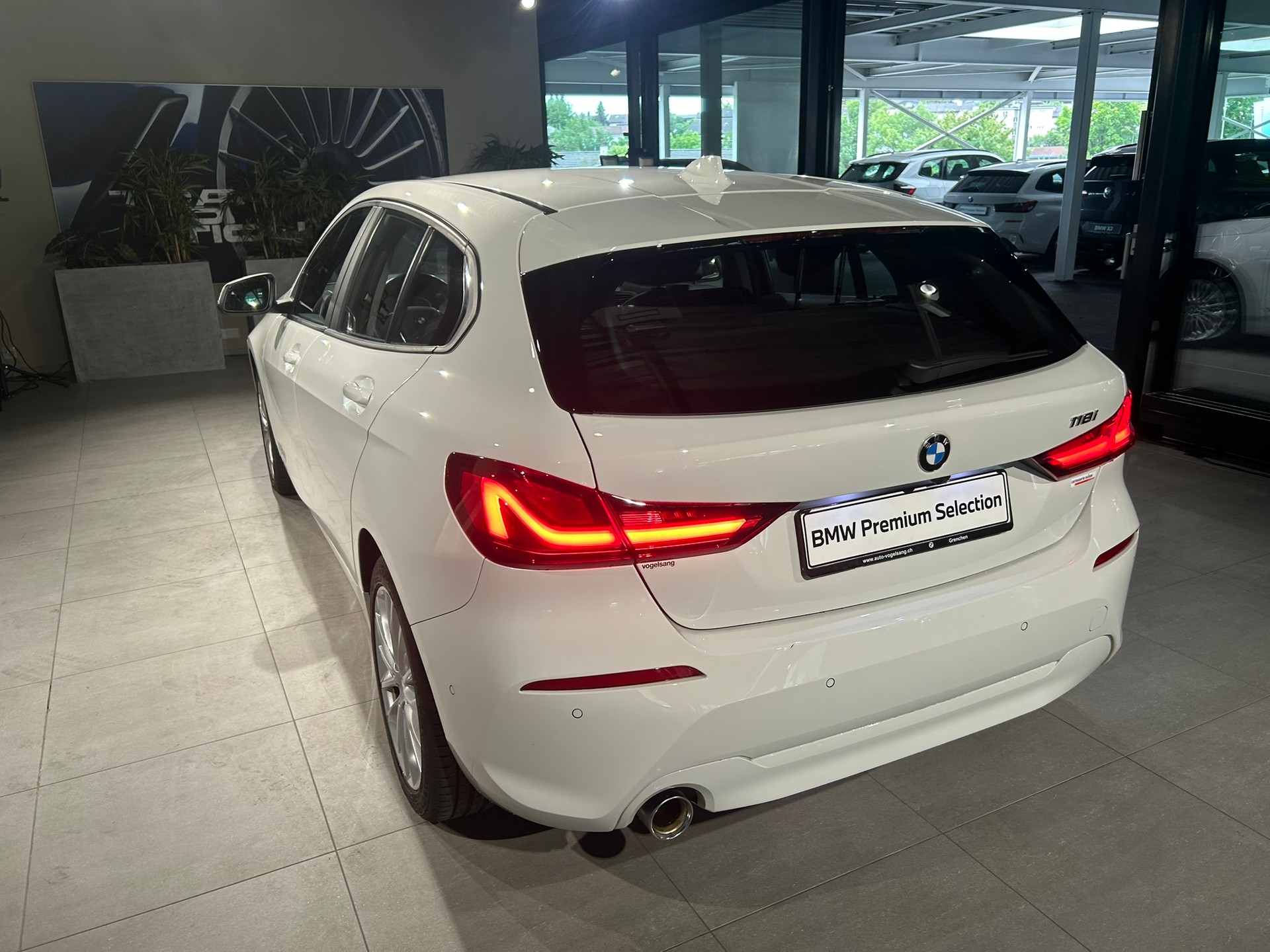 BMW 118i Essential Edition Steptronic-image-11