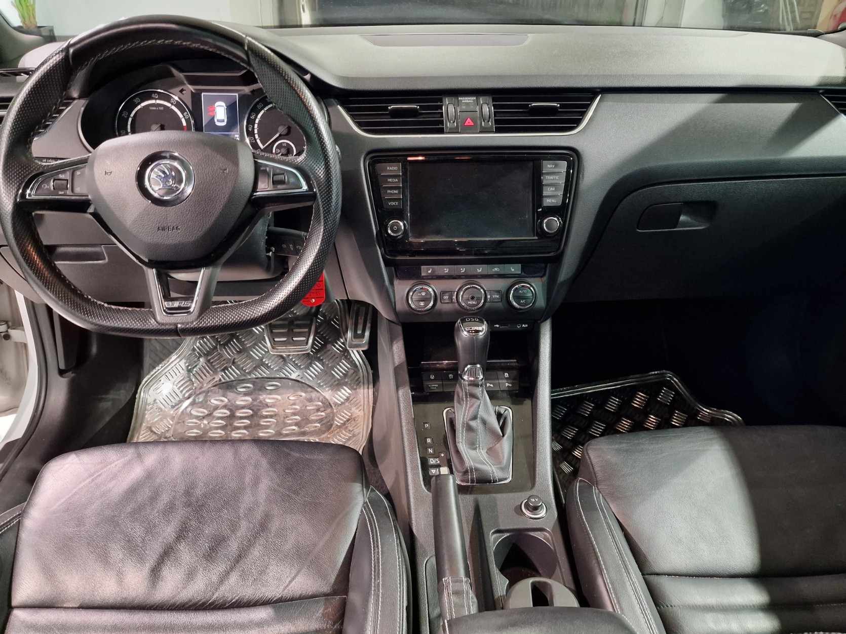 SKODA Octavia Combi 2.0 TSI RS 230 DSG-image-10