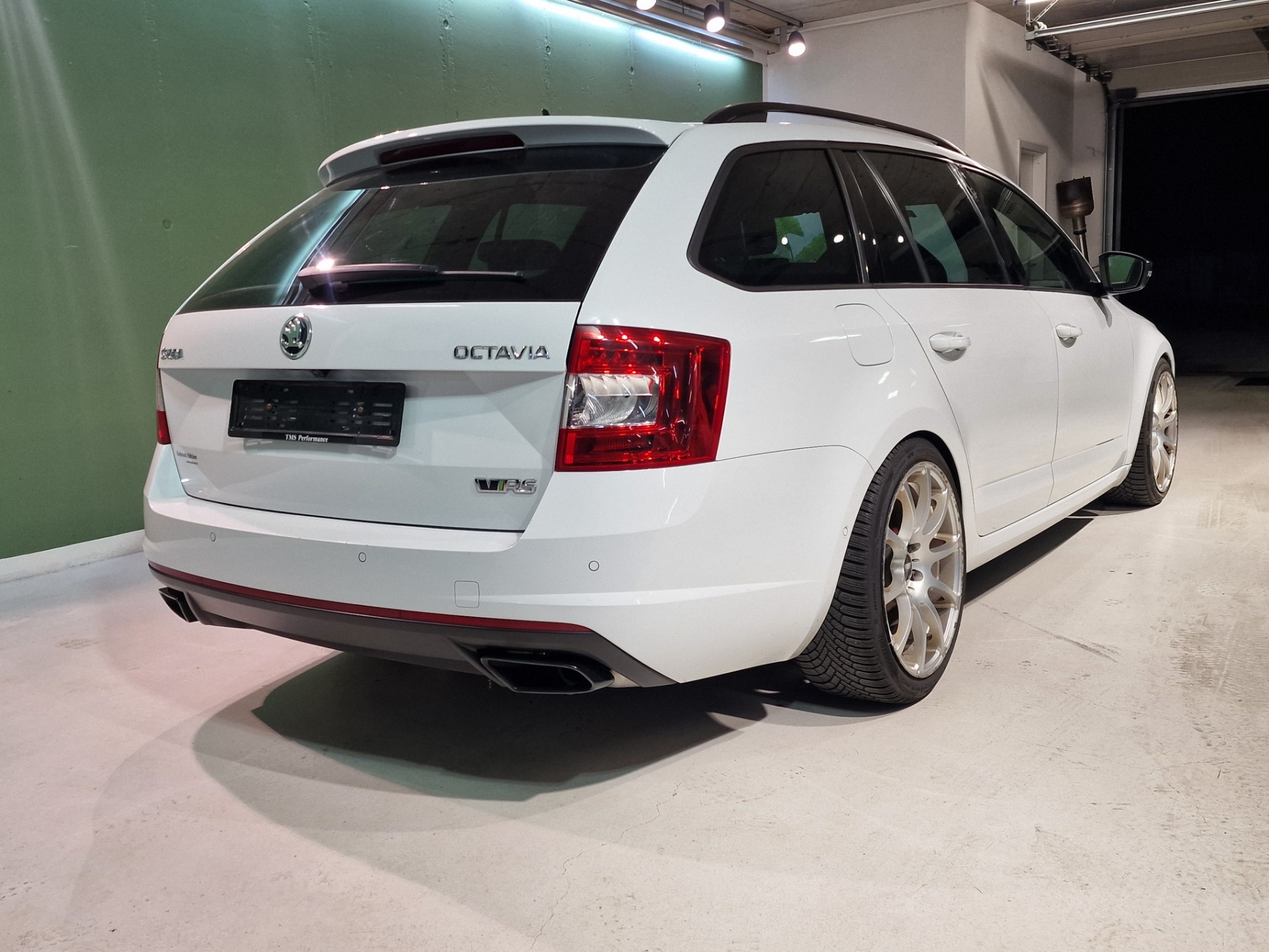 SKODA Octavia Combi 2.0 TSI RS 230 DSG-image-5