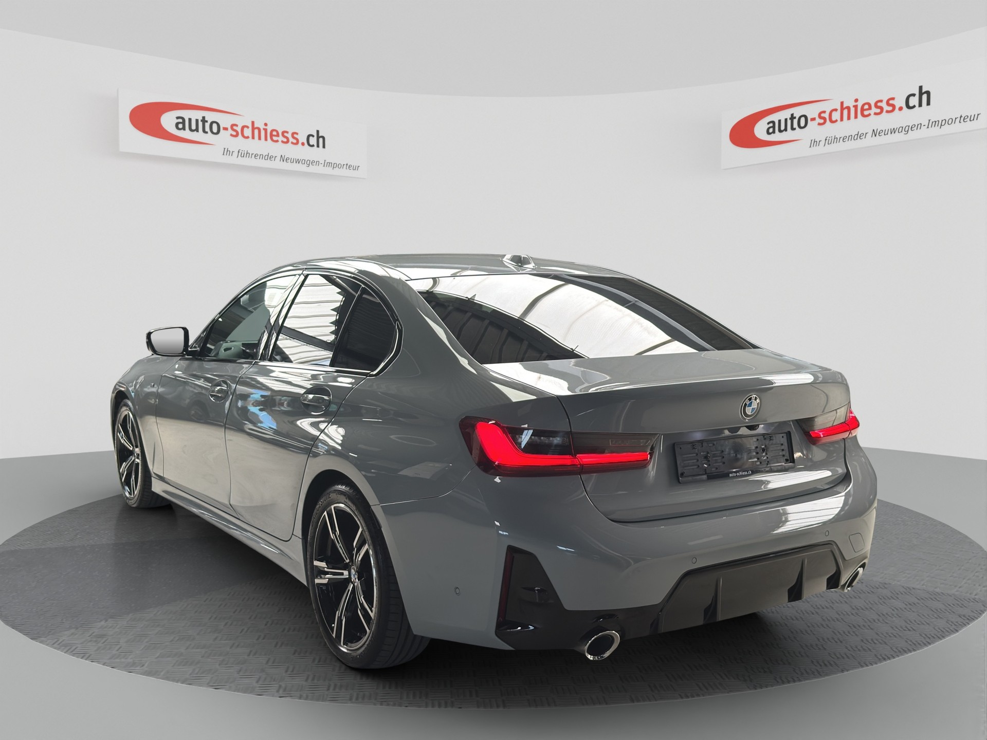 BMW 320d xDrive 48V Steptronic M Sport-image-2