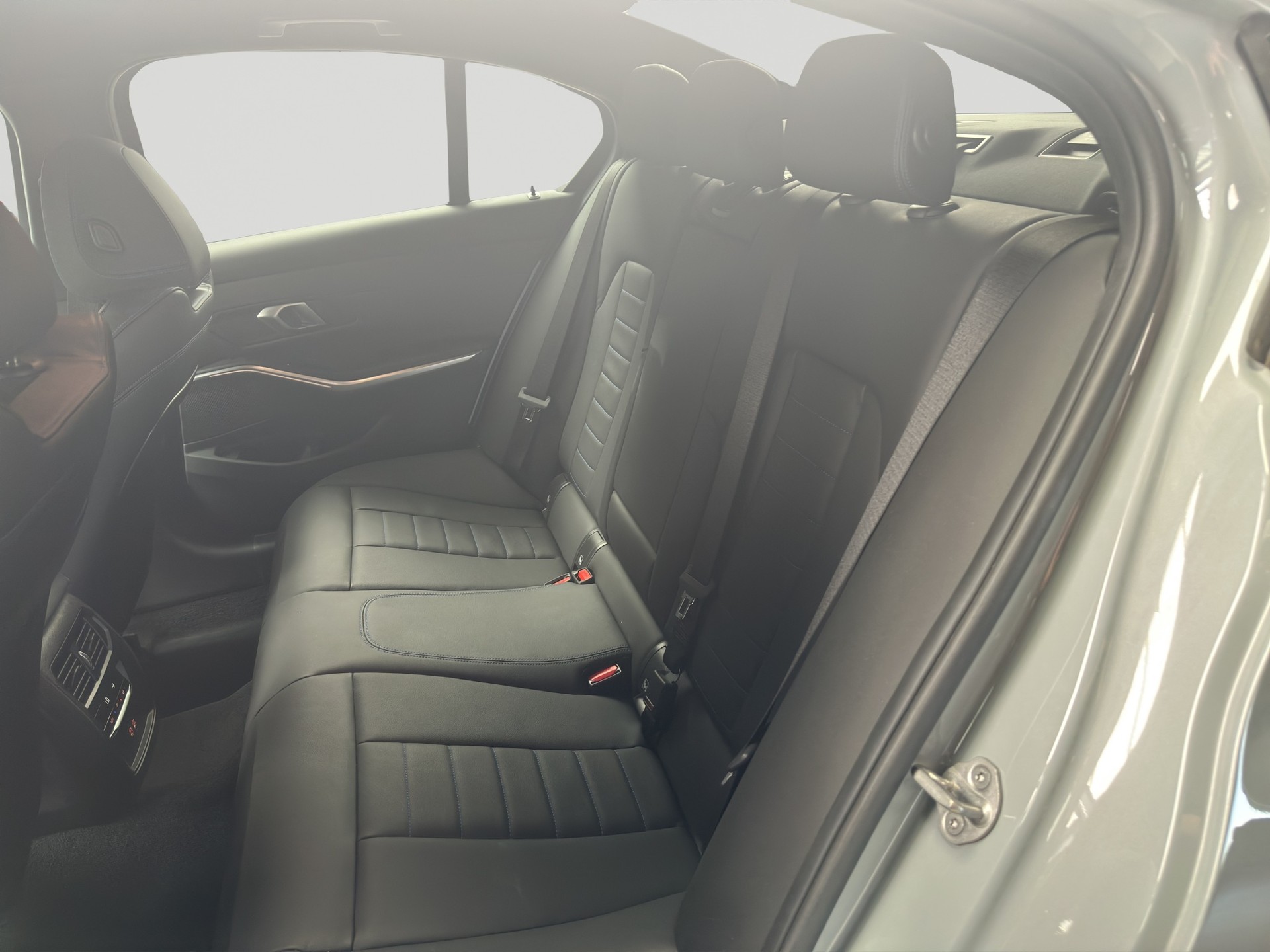 BMW 320d xDrive 48V Steptronic M Sport-image-7