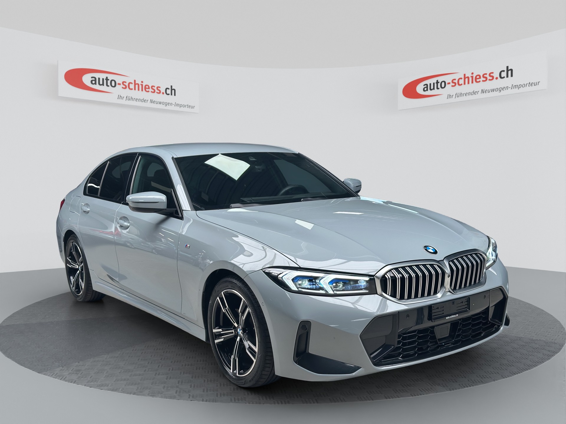 BMW 320d xDrive 48V Steptronic M Sport-image-0