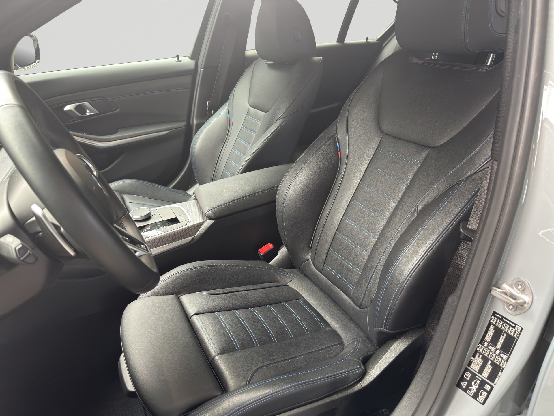BMW 320d xDrive 48V Steptronic M Sport-image-5