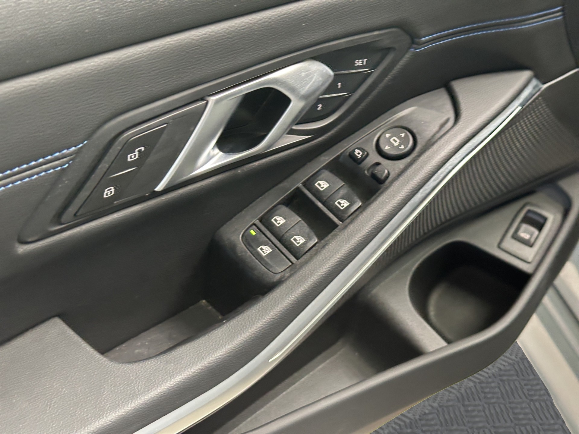 BMW 320d xDrive 48V Steptronic M Sport-image-8