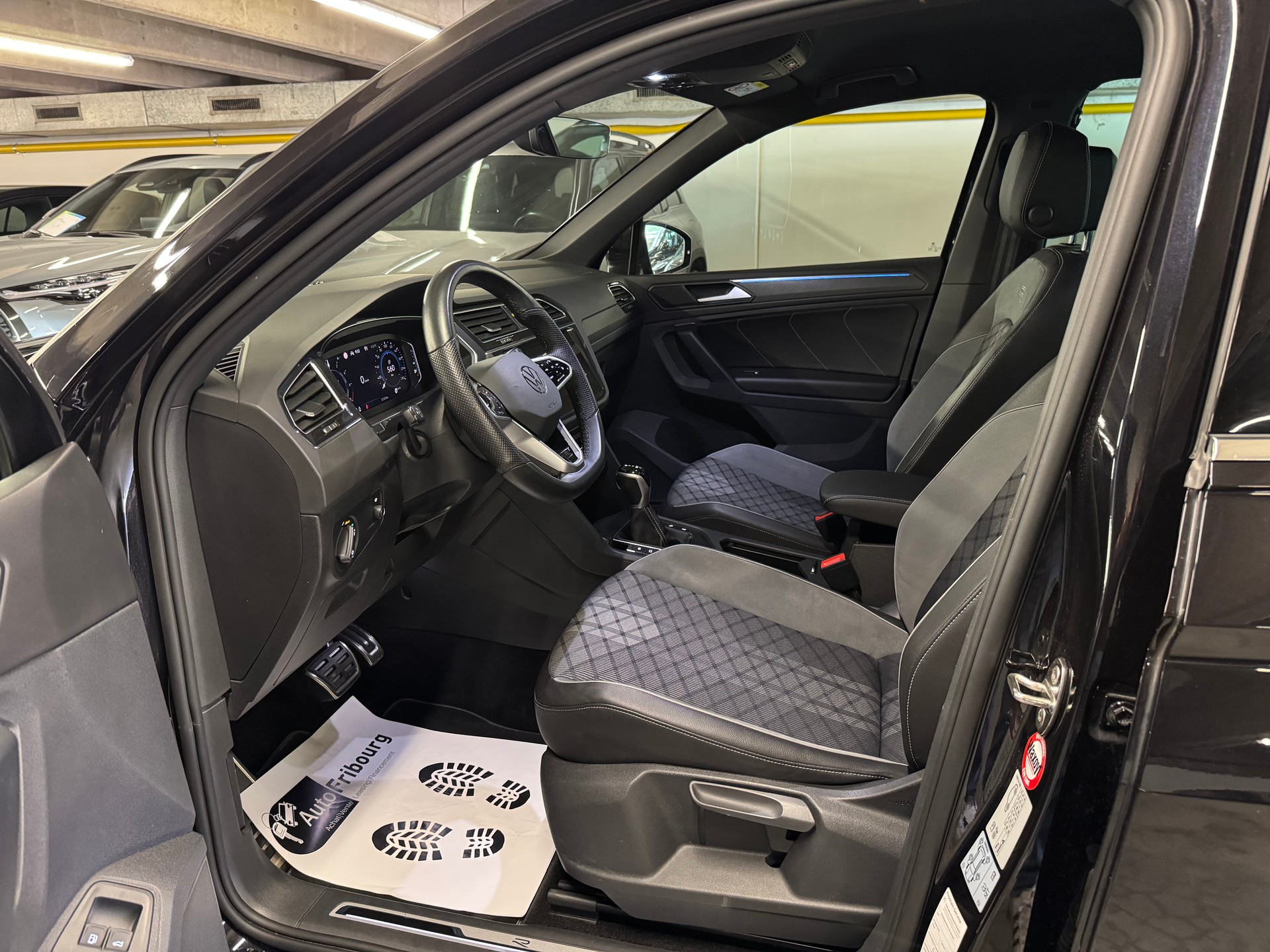 VW Tiguan 1.4TSI R-line PHEV Selection DSG-image-3