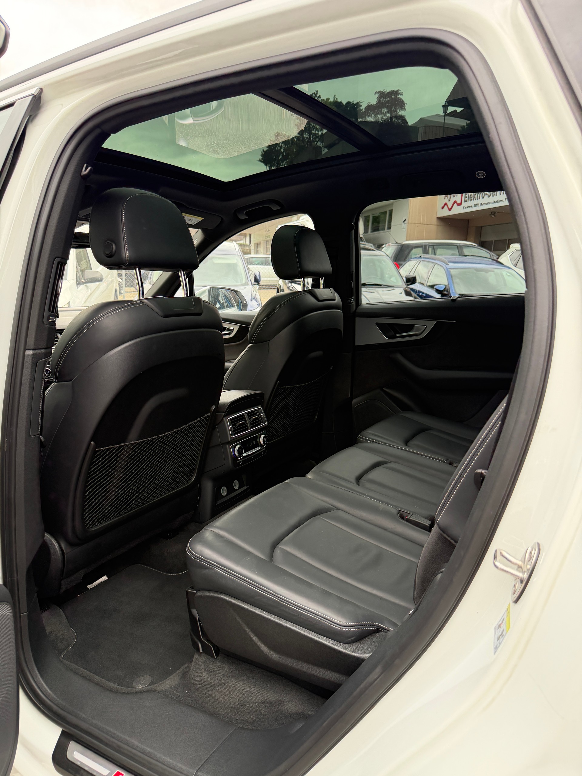 AUDI SQ7 4.0 TDI quattro tiptronic-image-8